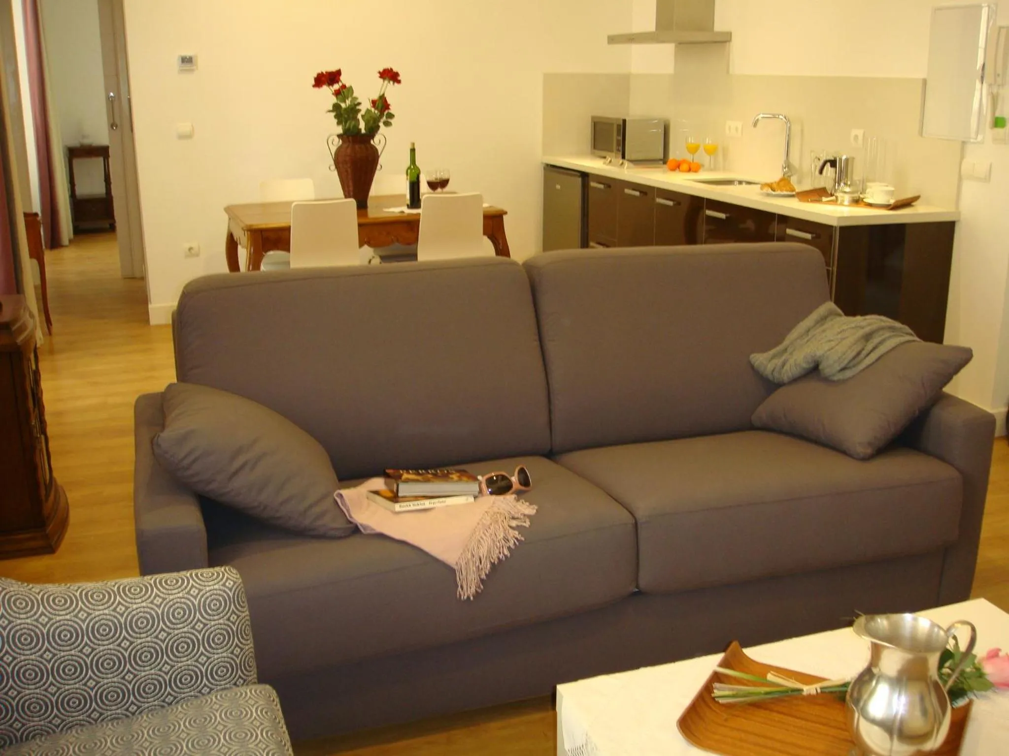 Dining area in Life Apartments Alberto Lista