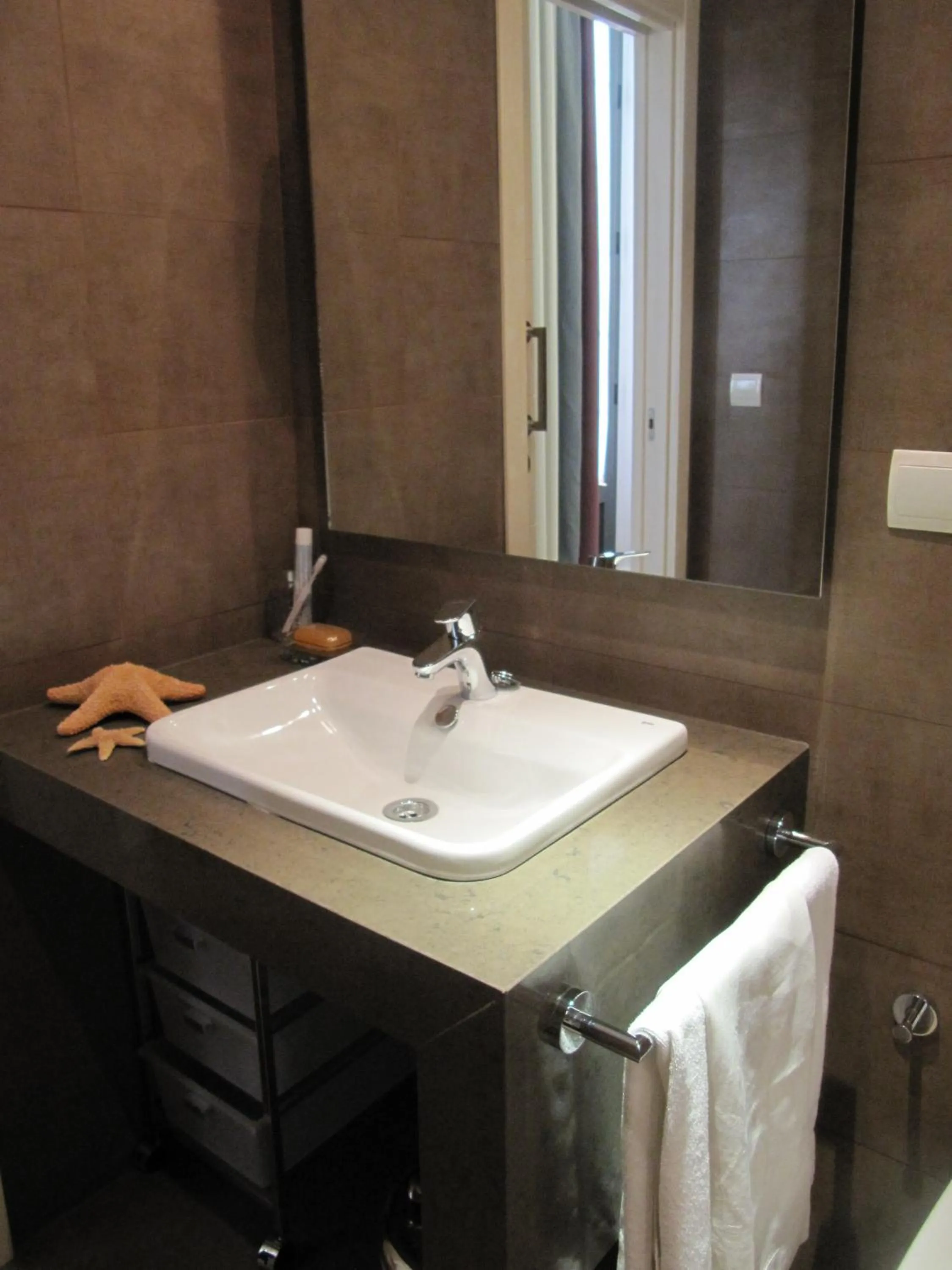 Bathroom in Life Apartments Alberto Lista