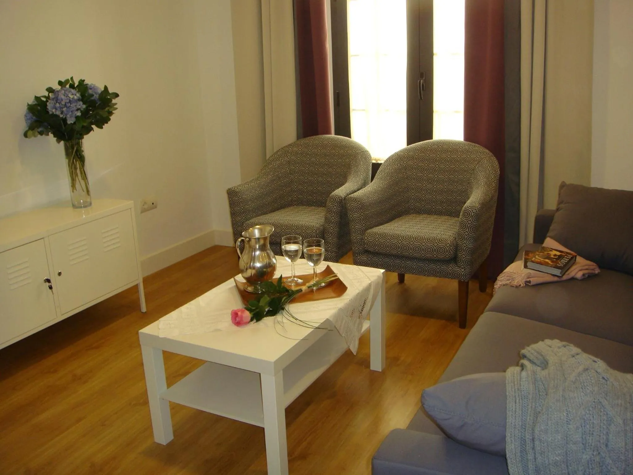 Seating area in Life Apartments Alberto Lista