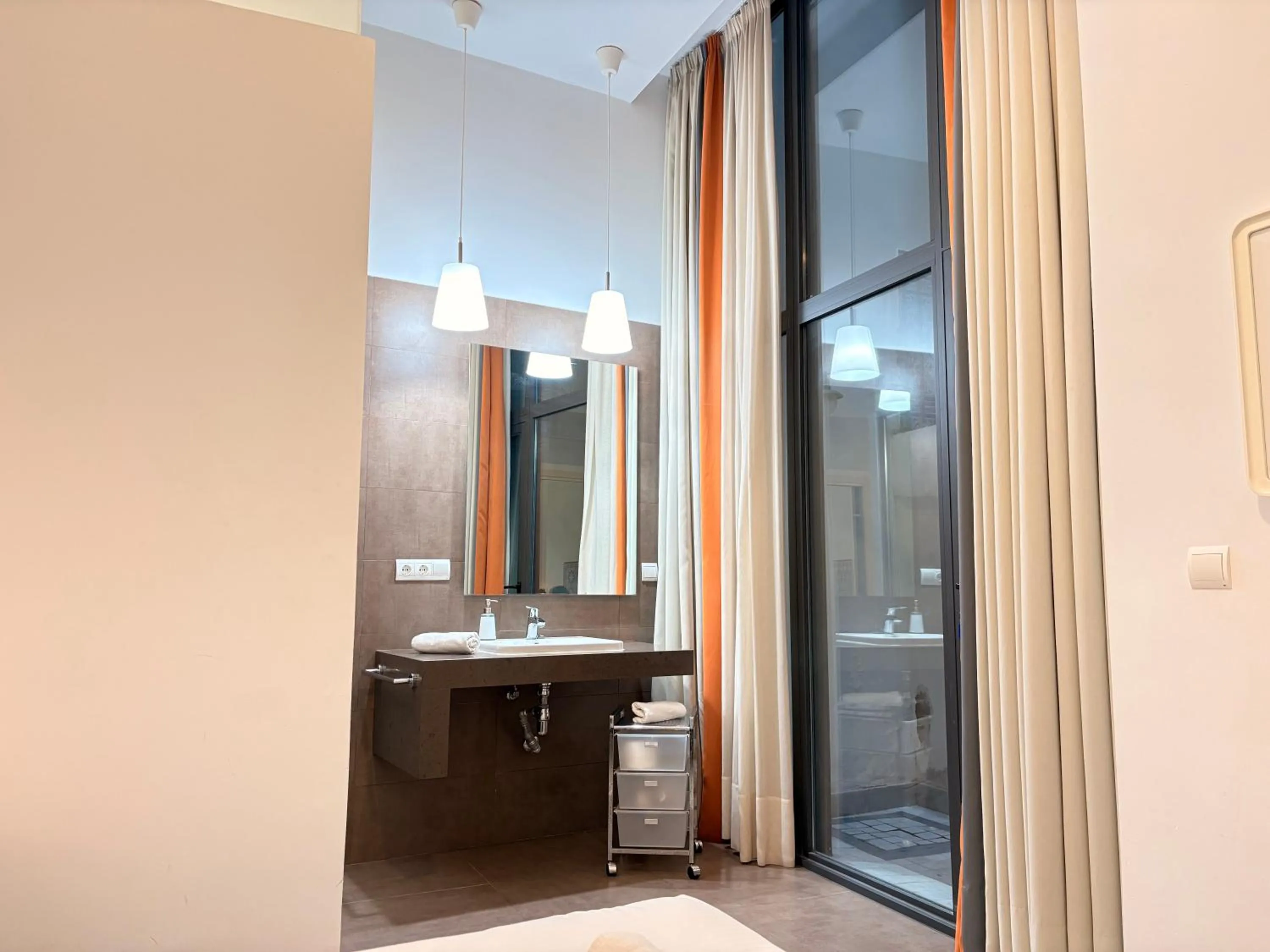 Shower in Life Apartments Alberto Lista