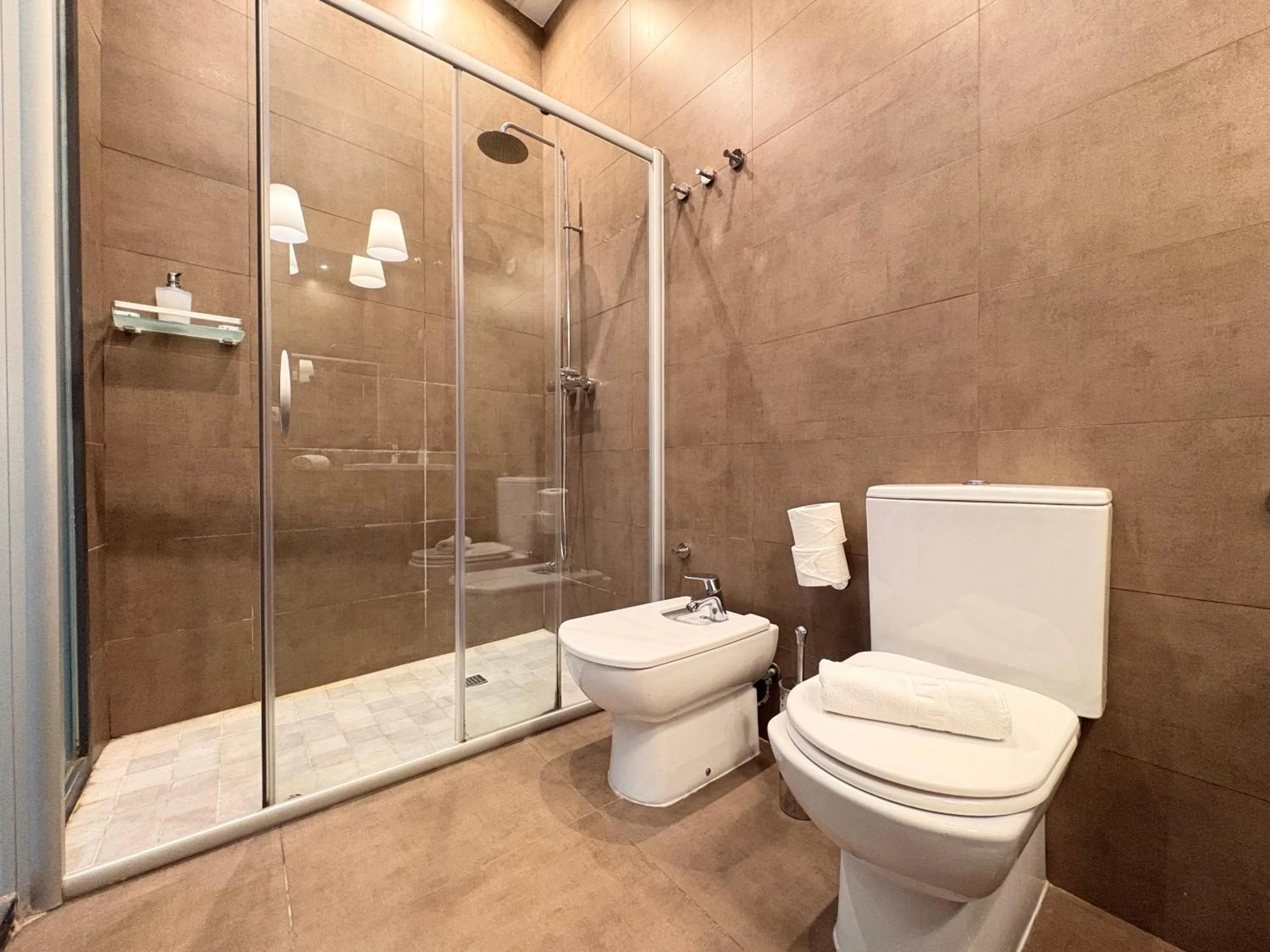 Shower in Life Apartments Alberto Lista