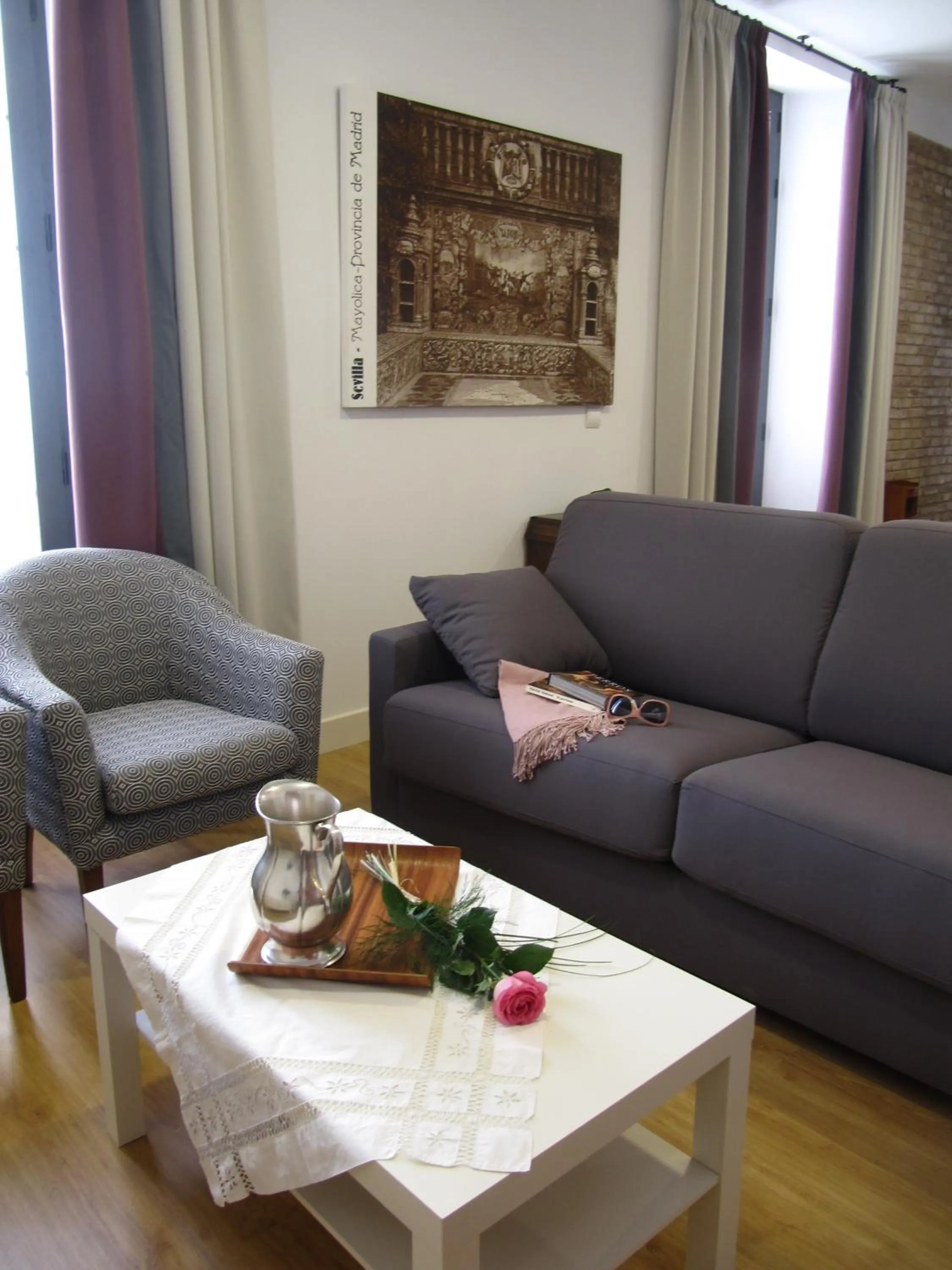 Seating area in Life Apartments Alberto Lista