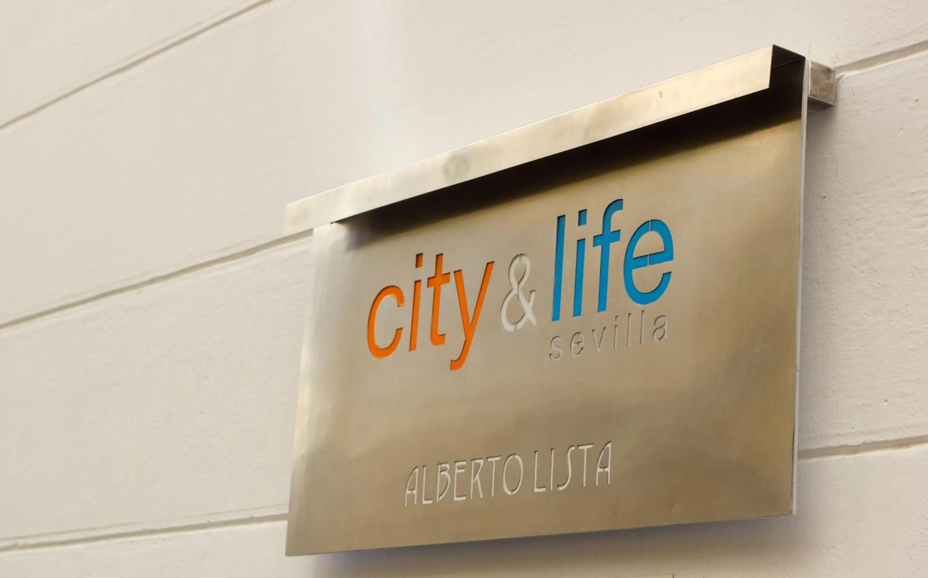 Facade/entrance in Life Apartments Alberto Lista