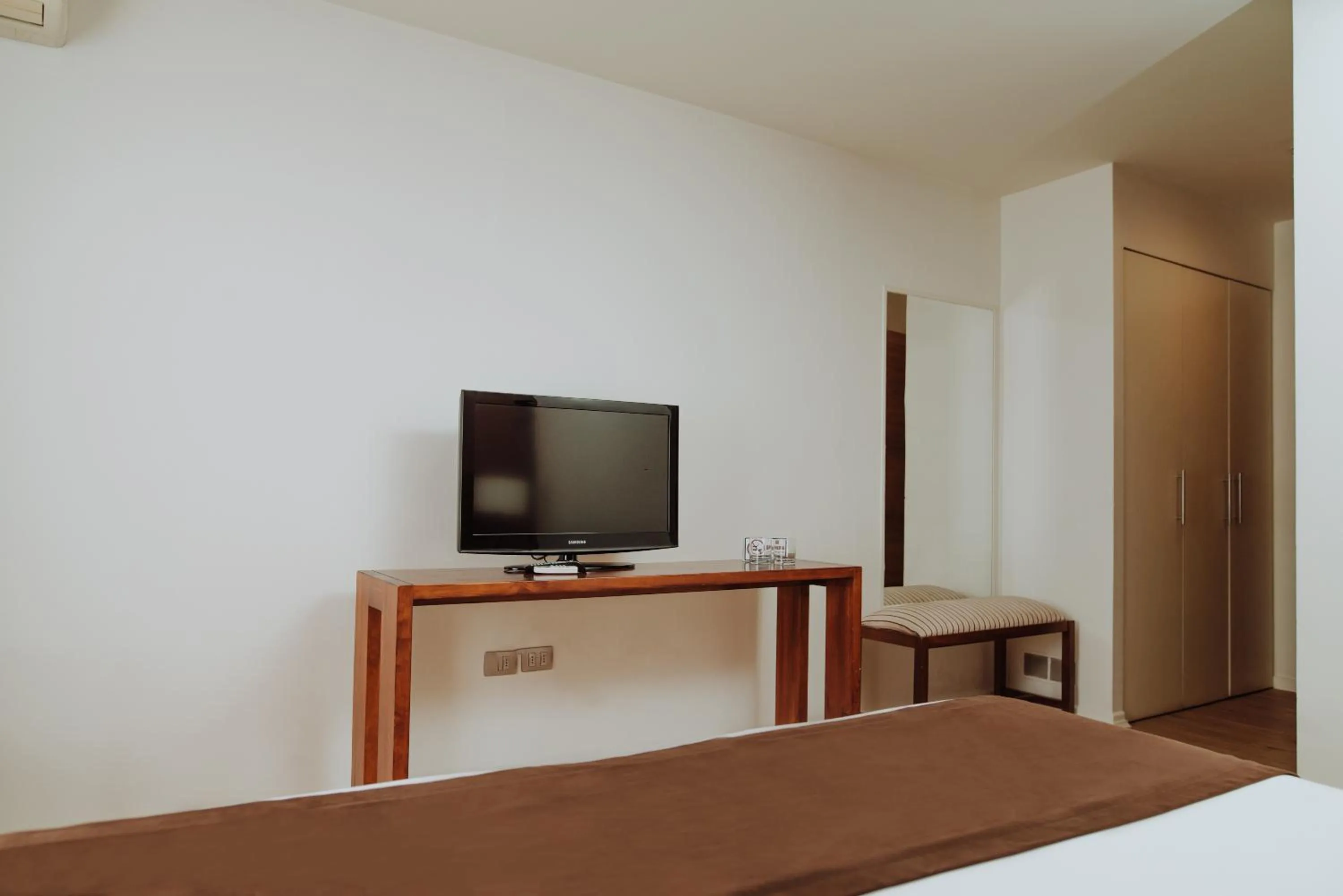 TV and multimedia, Bed in Hotel Limari