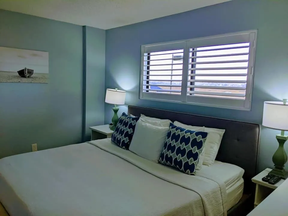 Bed in Shell Island Resort - All Oceanfront Suites