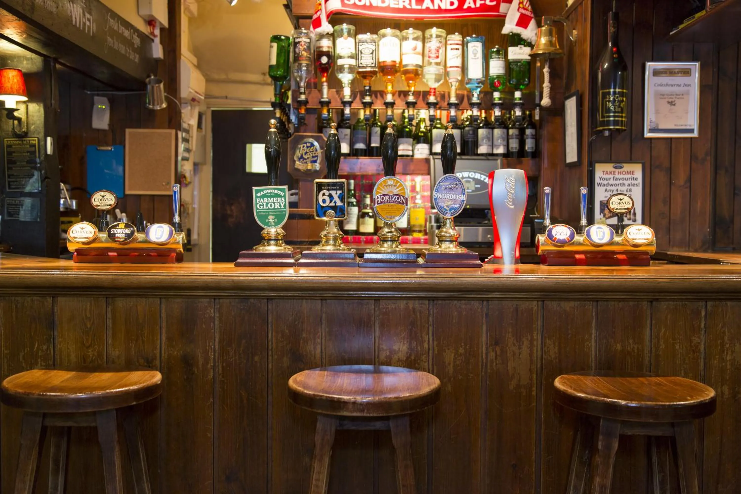 Lounge or bar in The Colesbourne Inn