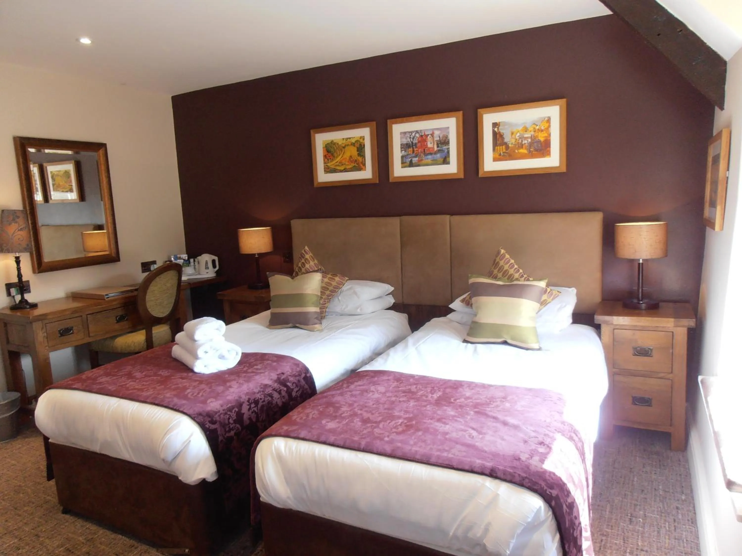 Bed in The Colesbourne Inn