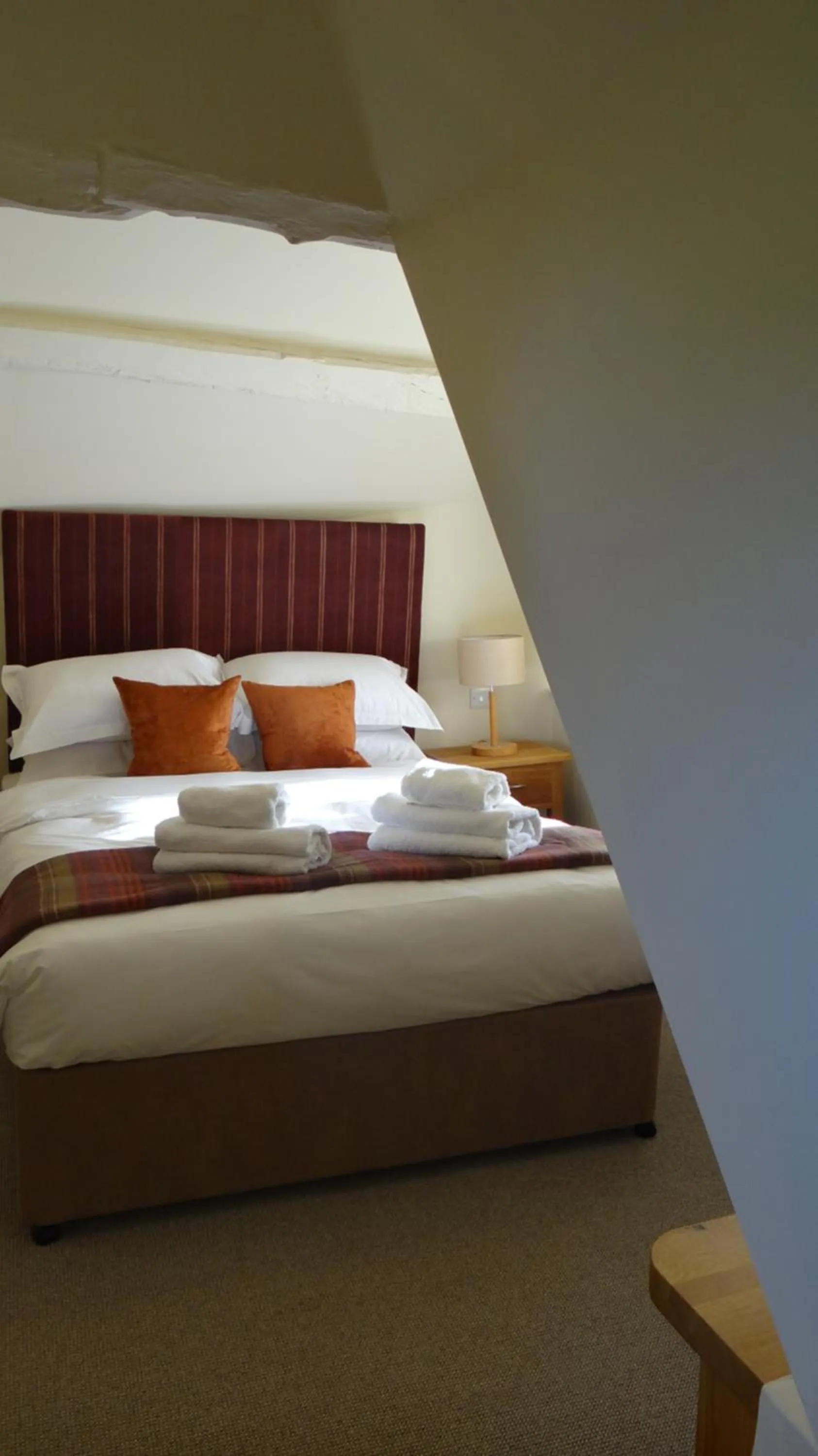 Bed in The Colesbourne Inn