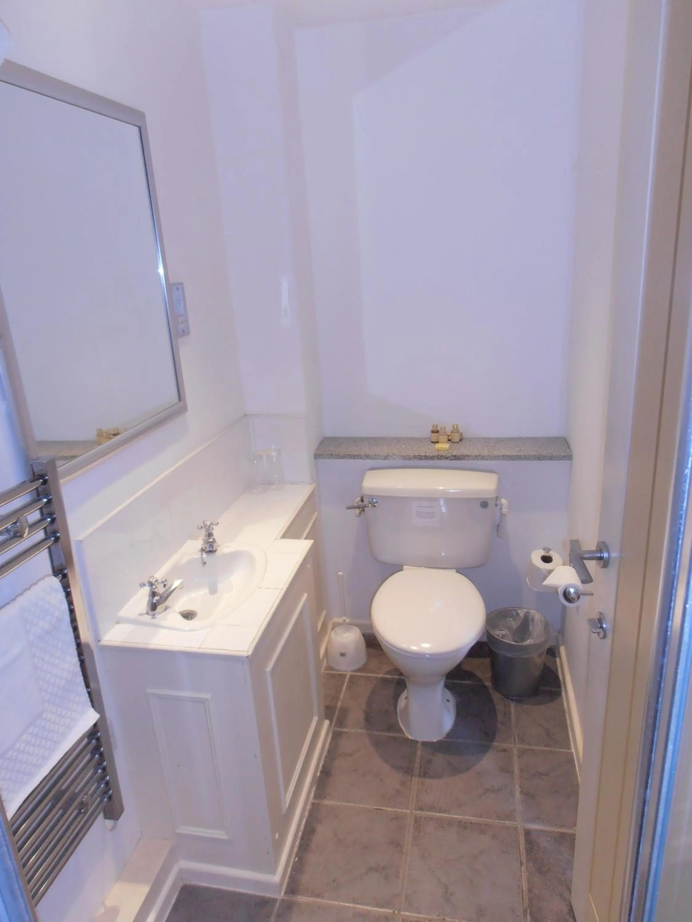 Bathroom in The Colesbourne Inn