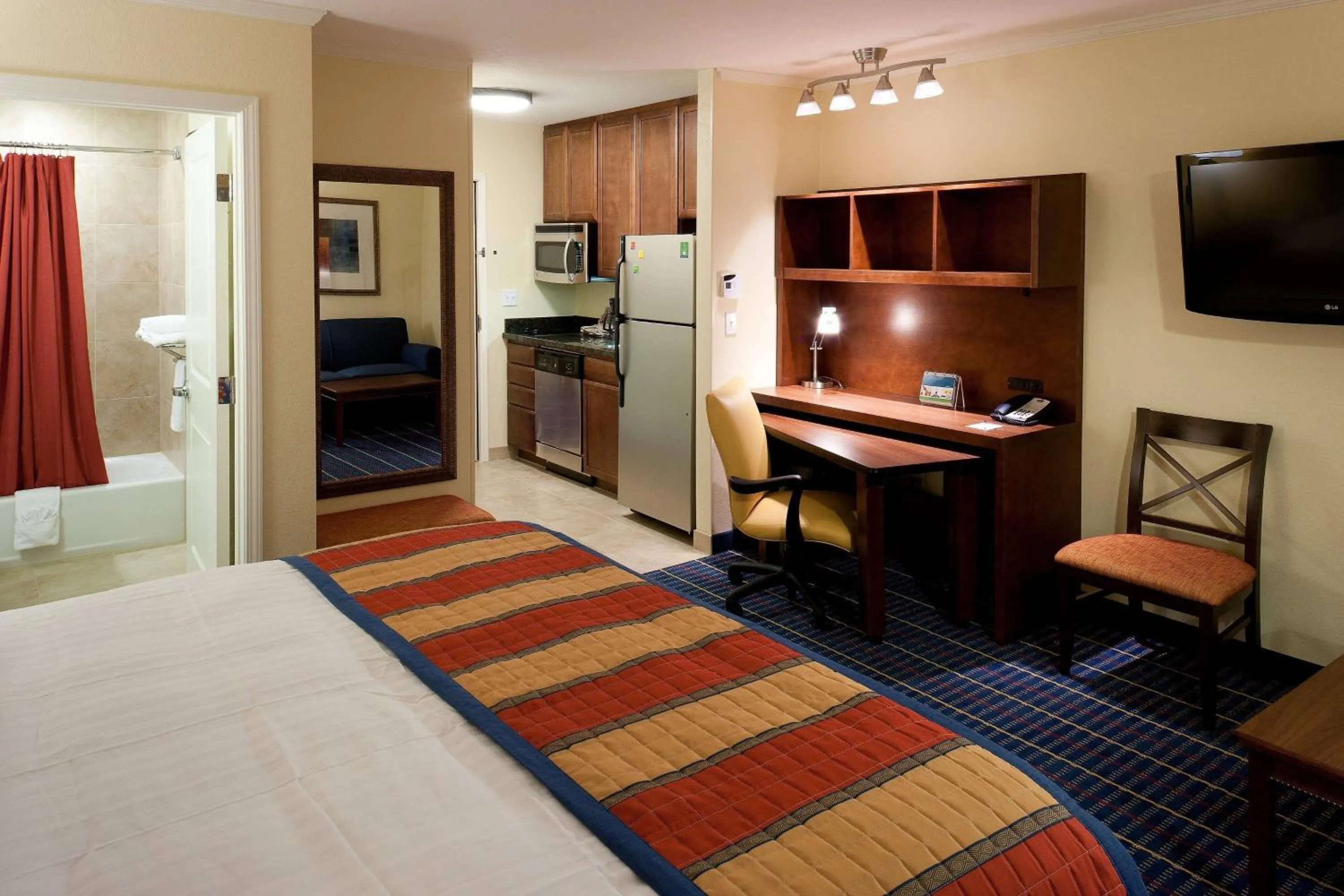 Kitchen or kitchenette, Bed in TownePlace Suites by Marriott Tucson Williams Centre