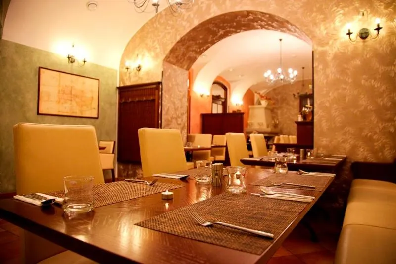 Restaurant/places to eat in Hotel Zámek Berchtold