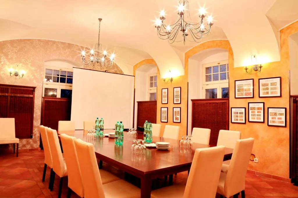 Restaurant/places to eat in Hotel Zámek Berchtold