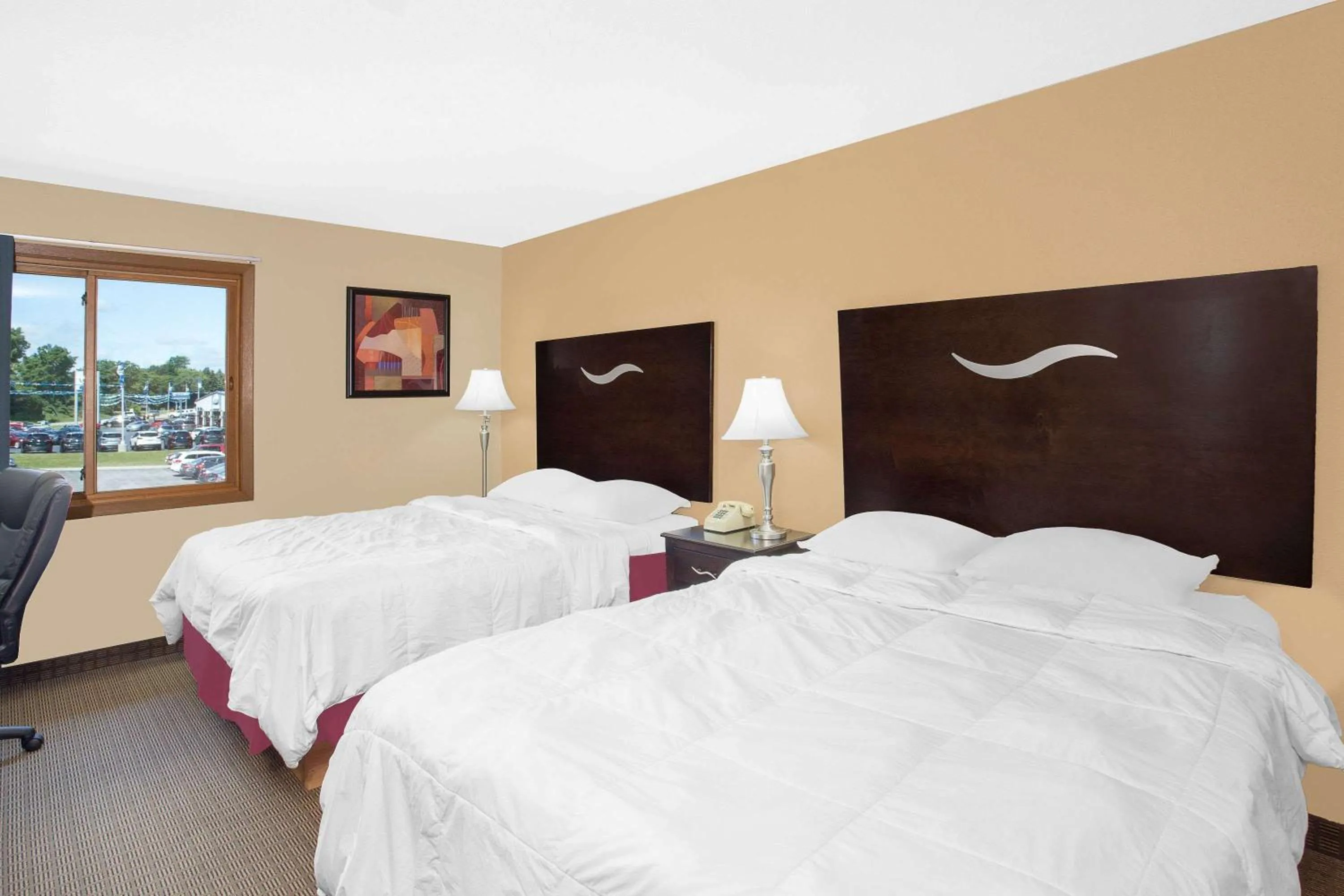 Photo of the whole room, Bed in Super 8 by Wyndham Sheboygan WI