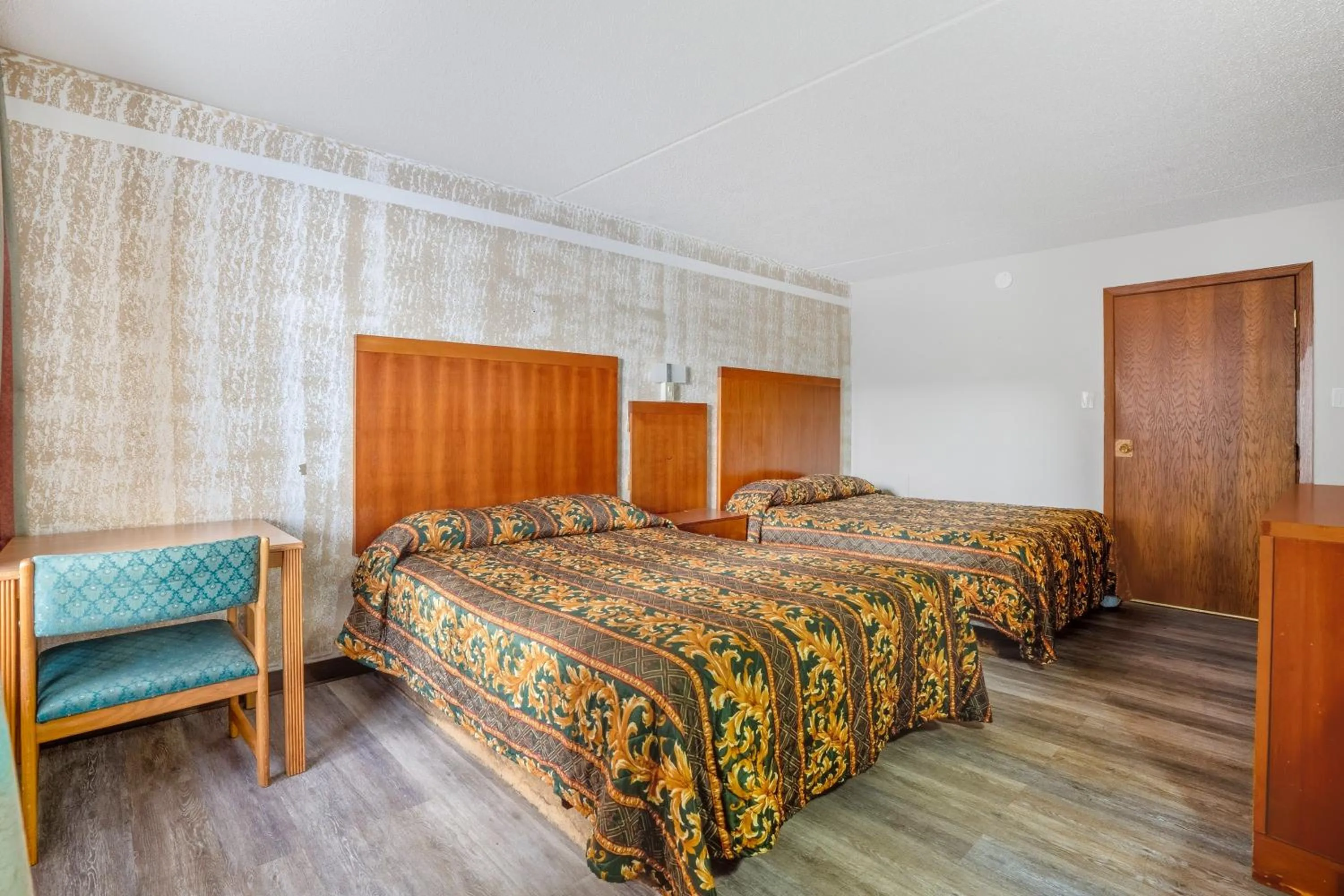 Bedroom, Bed in Devils Lake Inn By OYO Near Devils Lake Regional Airport