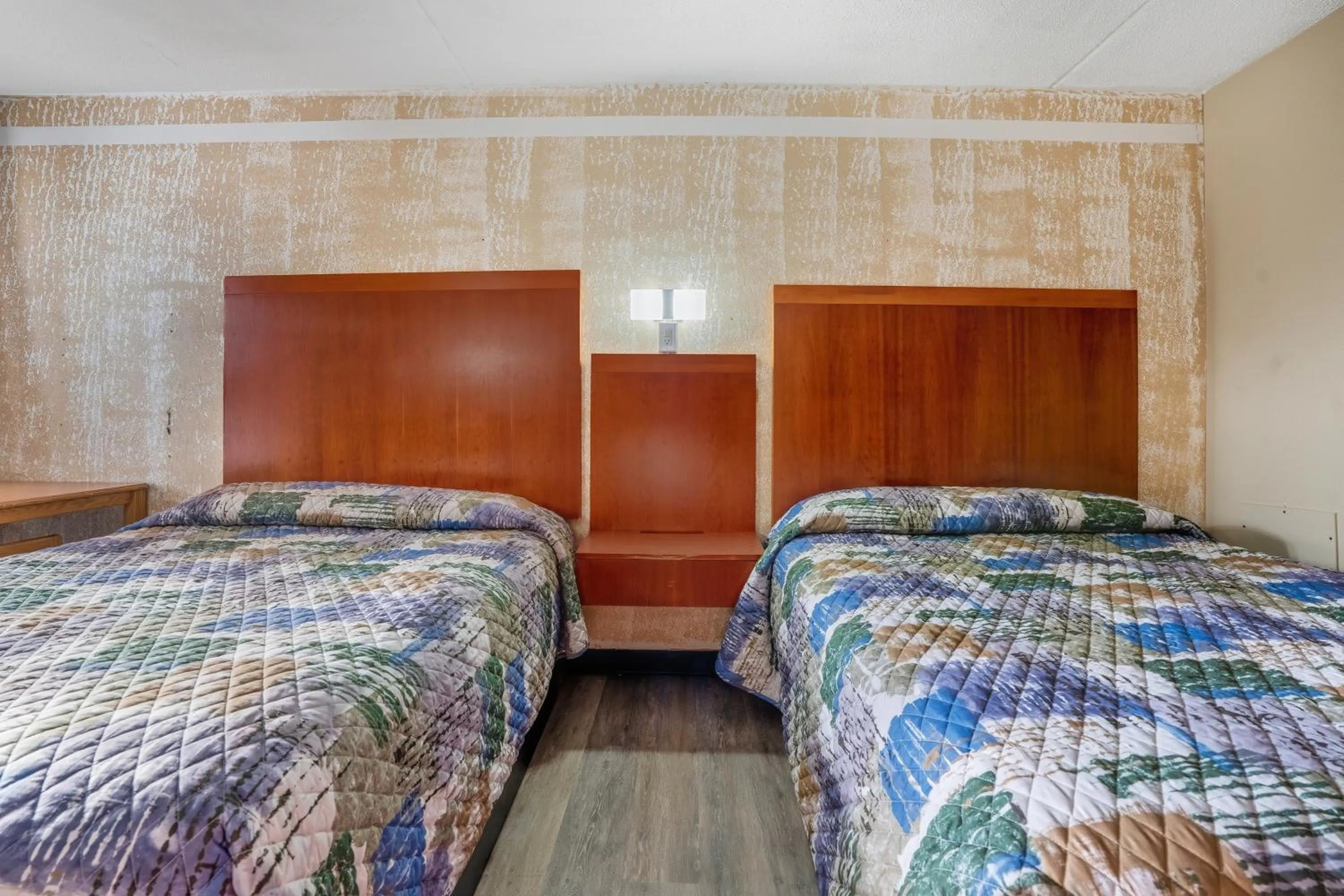 Bedroom, Bed in Devils Lake Inn By OYO Near Devils Lake Regional Airport