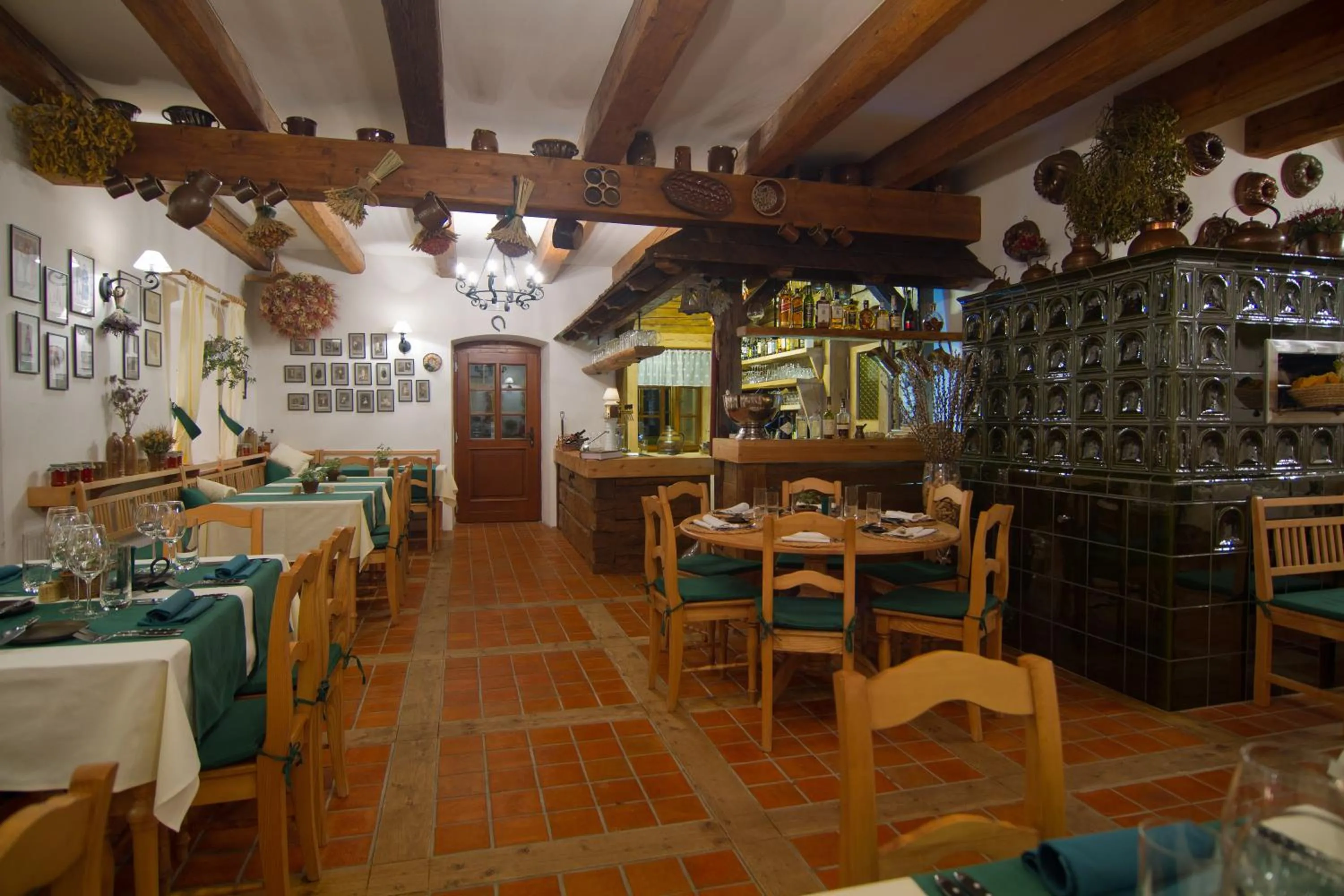 Restaurant/places to eat in Apartmán-Hotel Jítravský Dvorec