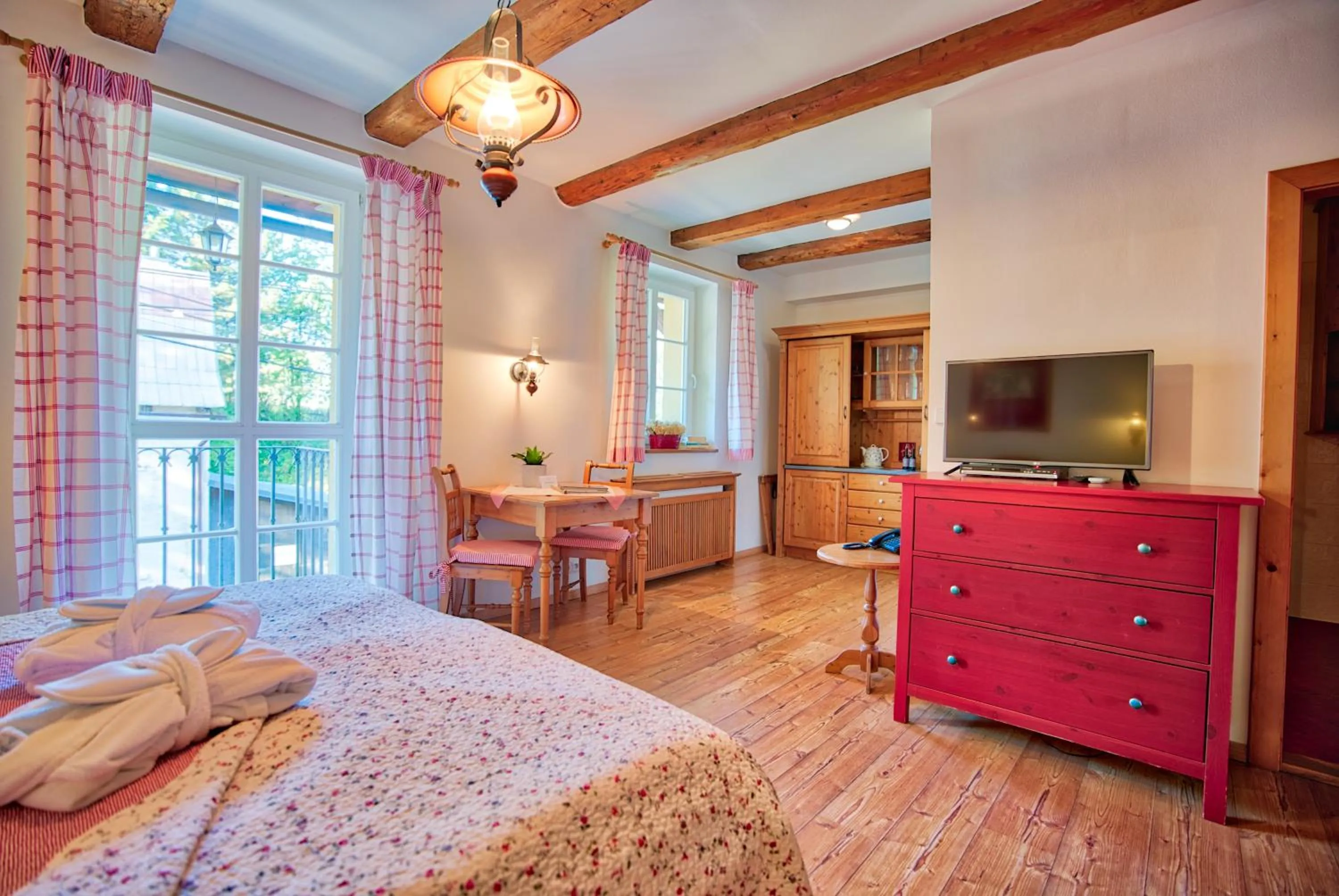 Communal lounge/ TV room, Bed in Apartmán-Hotel Jítravský Dvorec
