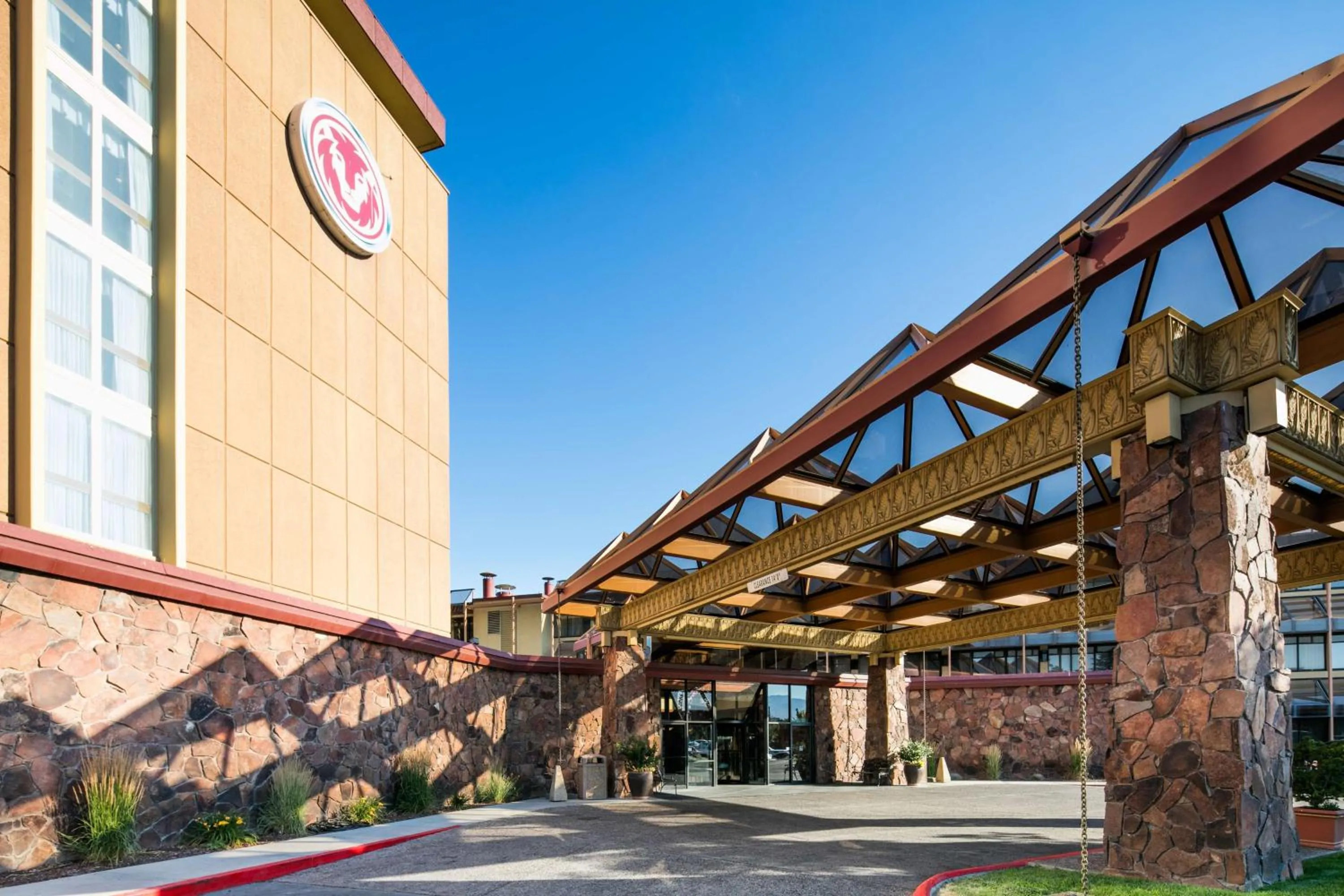 Property building in Red Lion Hotel Boise Downtowner