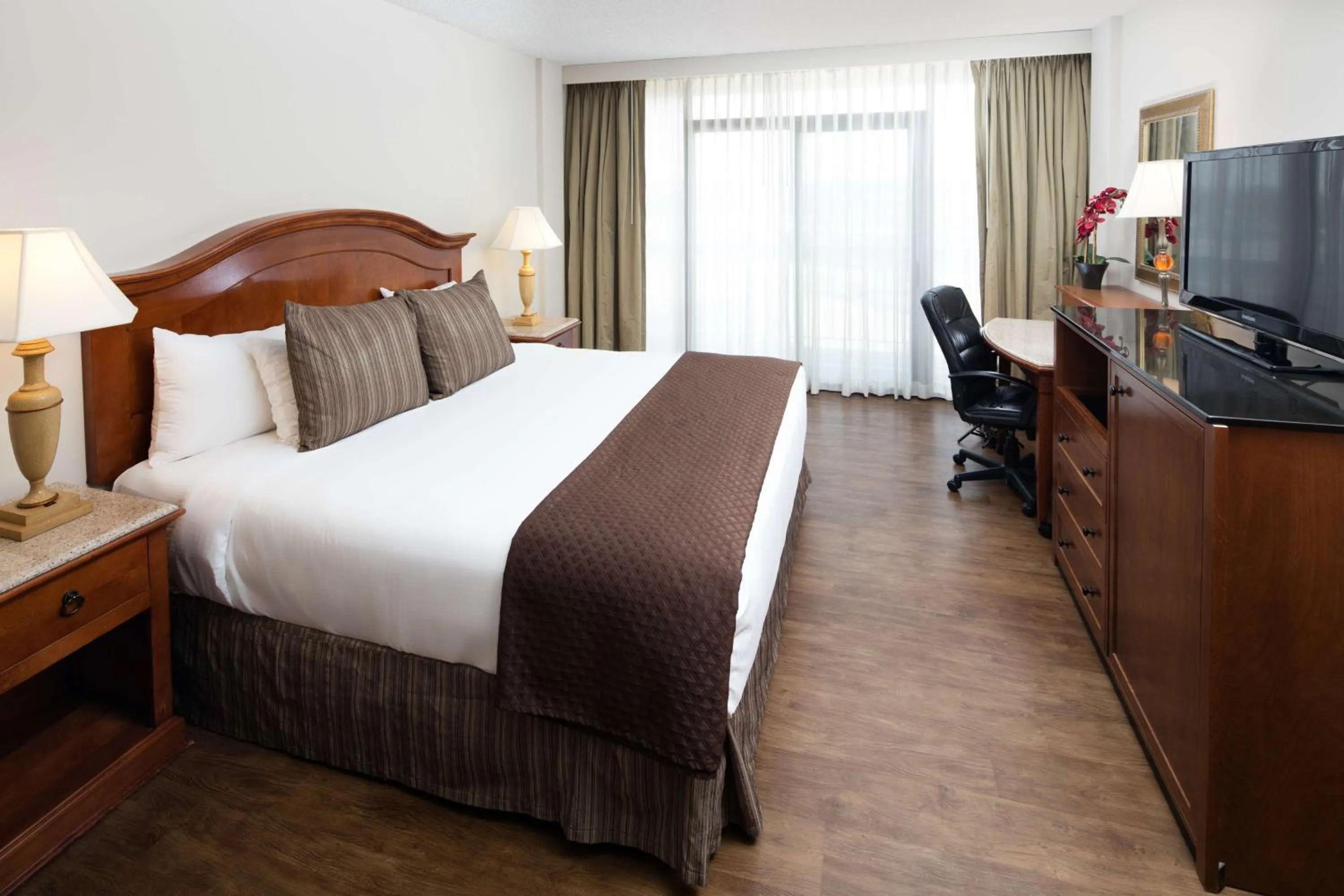 Bed in Red Lion Hotel Boise Downtowner