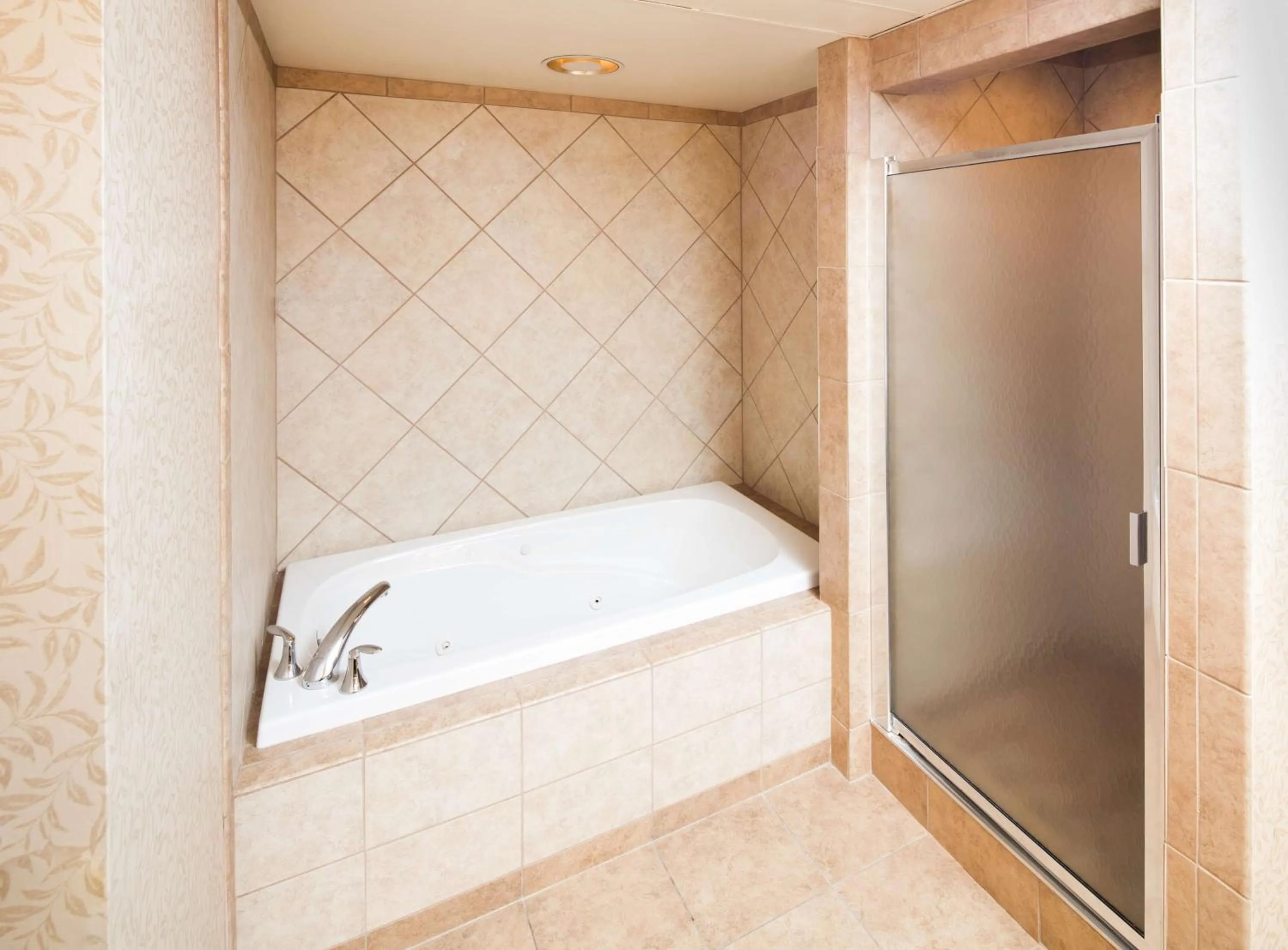 Hot Tub in Red Lion Hotel Boise Downtowner