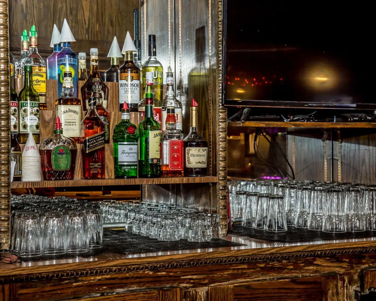 Lounge or bar in Baymont by Wyndham Fargo