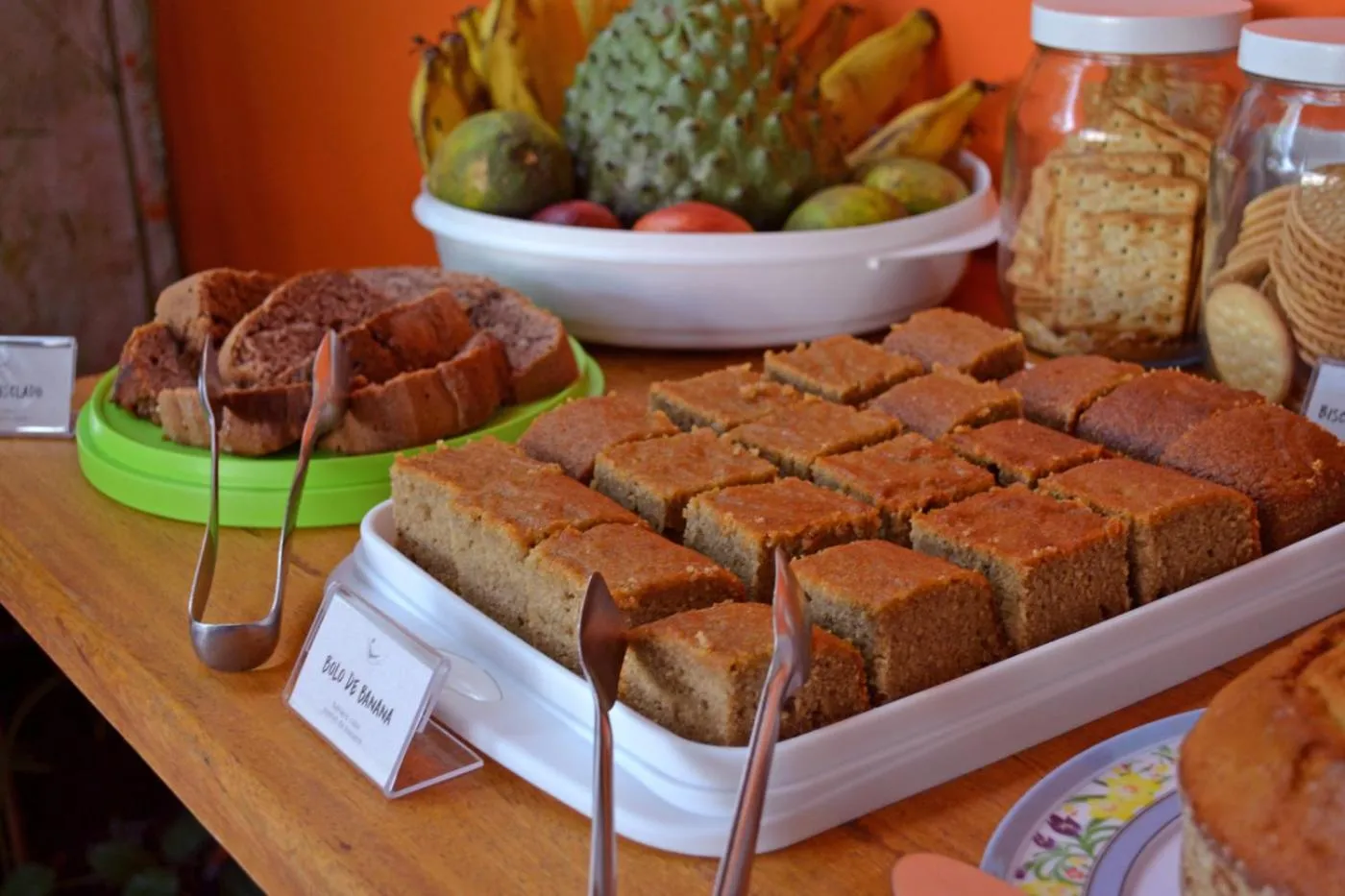 Buffet breakfast in Pousada Aconchego