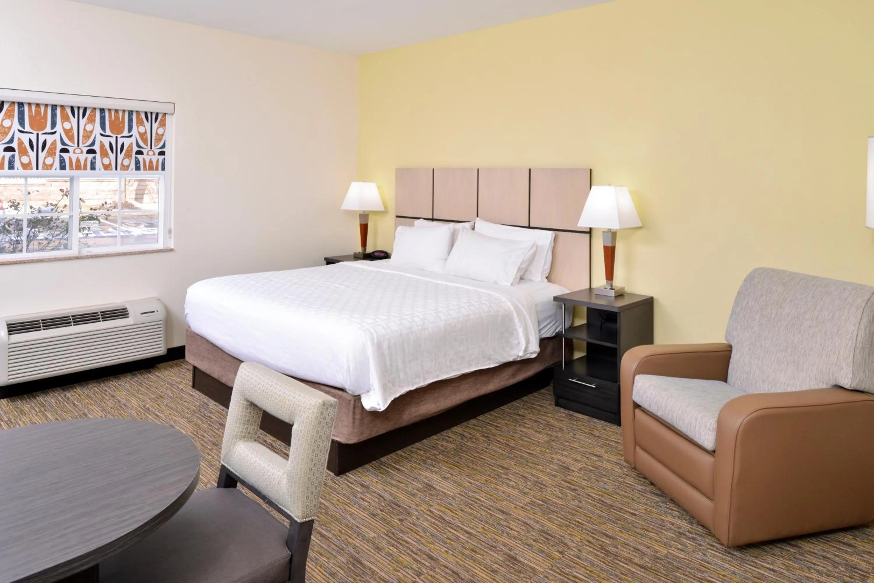 Photo of the whole room, Bed in Candlewood Suites Winchester by IHG