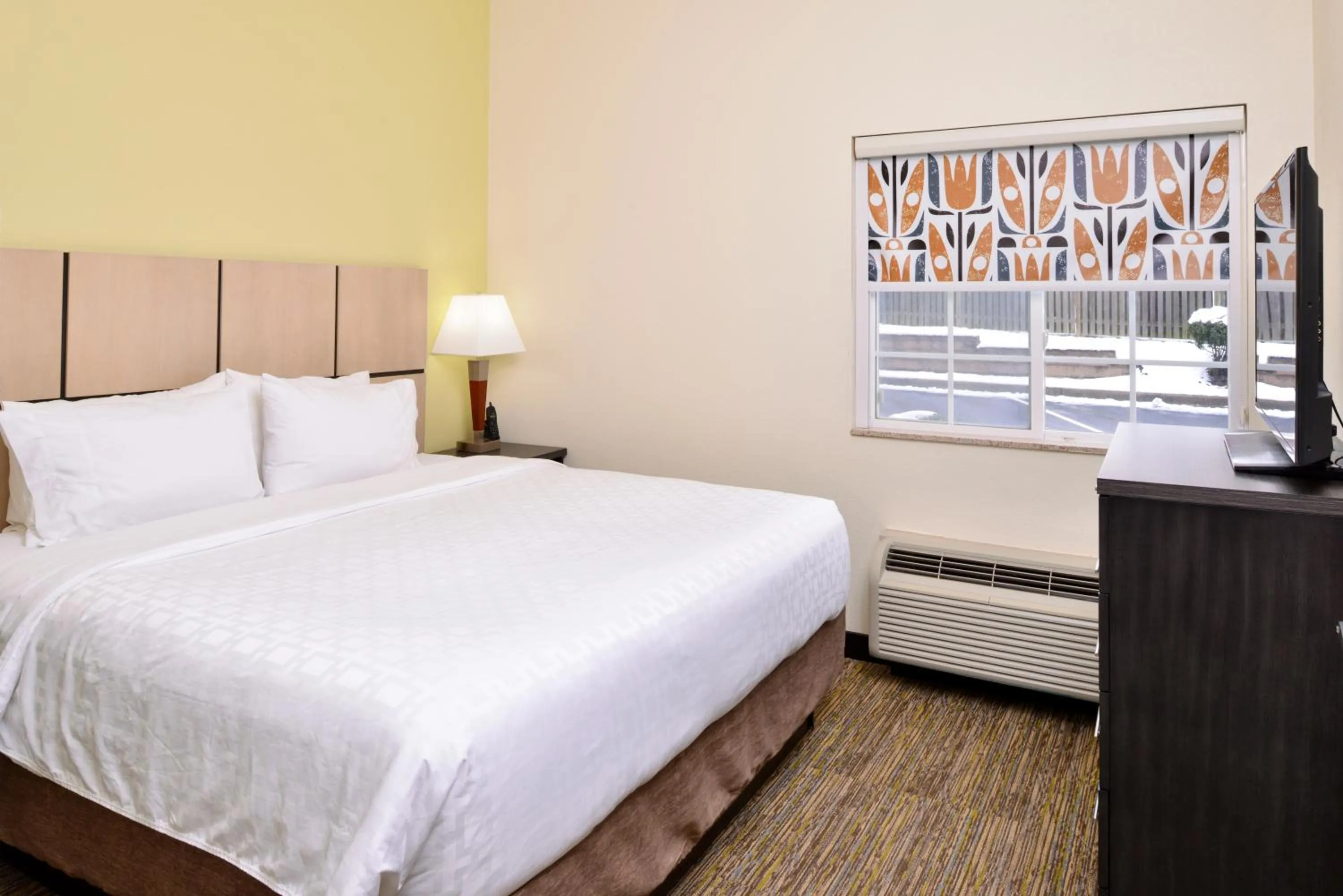 Bedroom, Bed in Candlewood Suites Winchester by IHG
