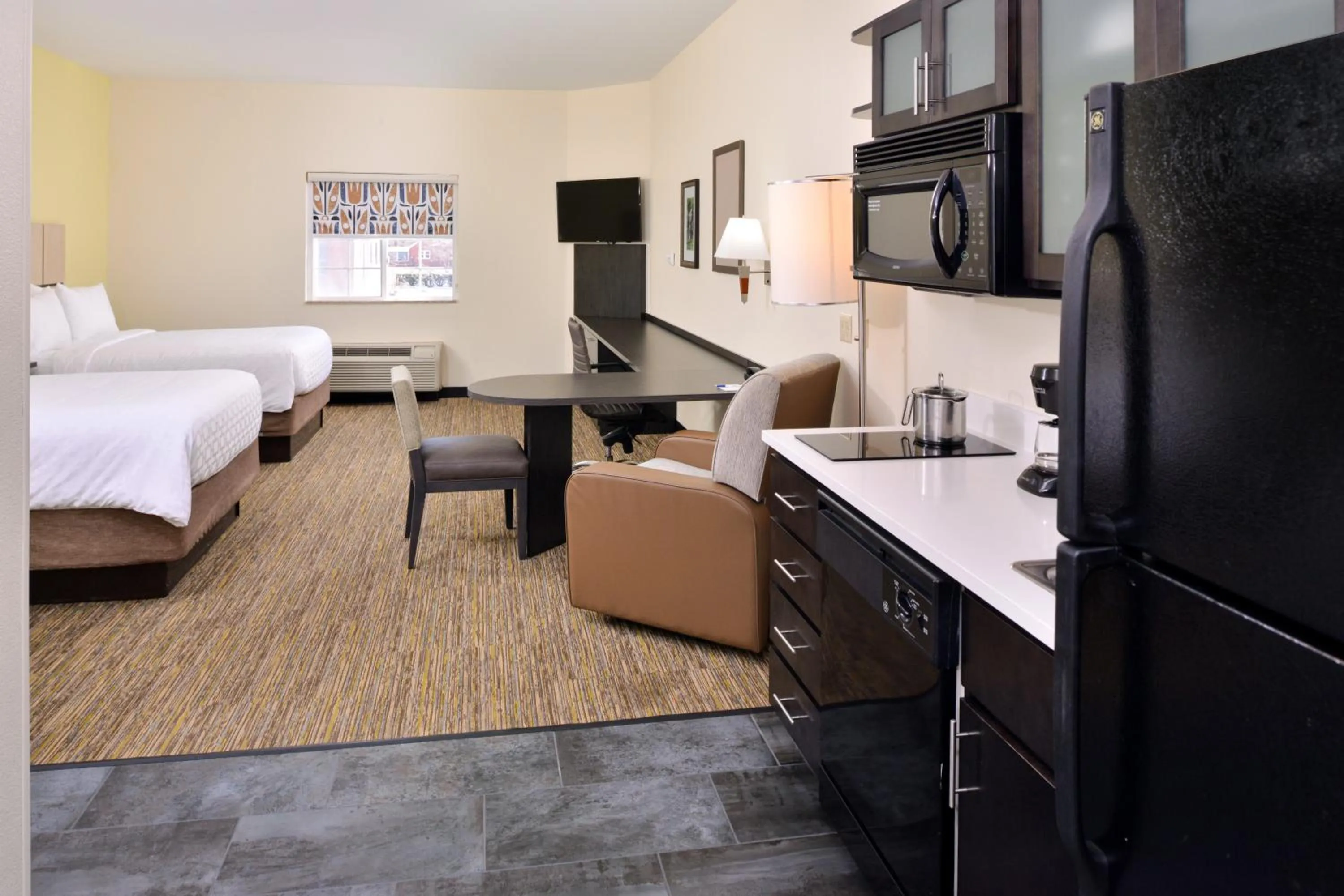 Photo of the whole room, Bed in Candlewood Suites Winchester by IHG