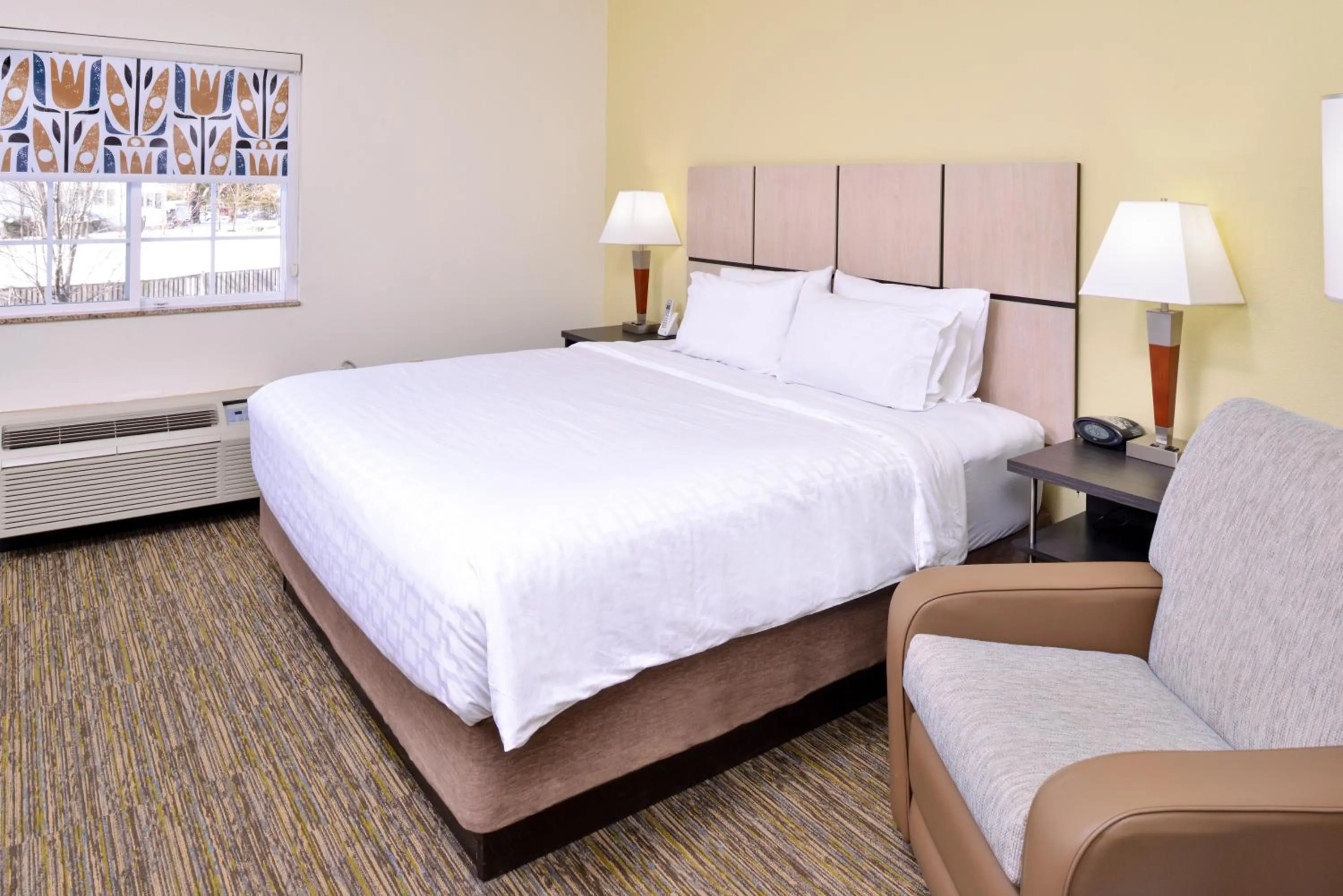 Photo of the whole room, Bed in Candlewood Suites Winchester by IHG
