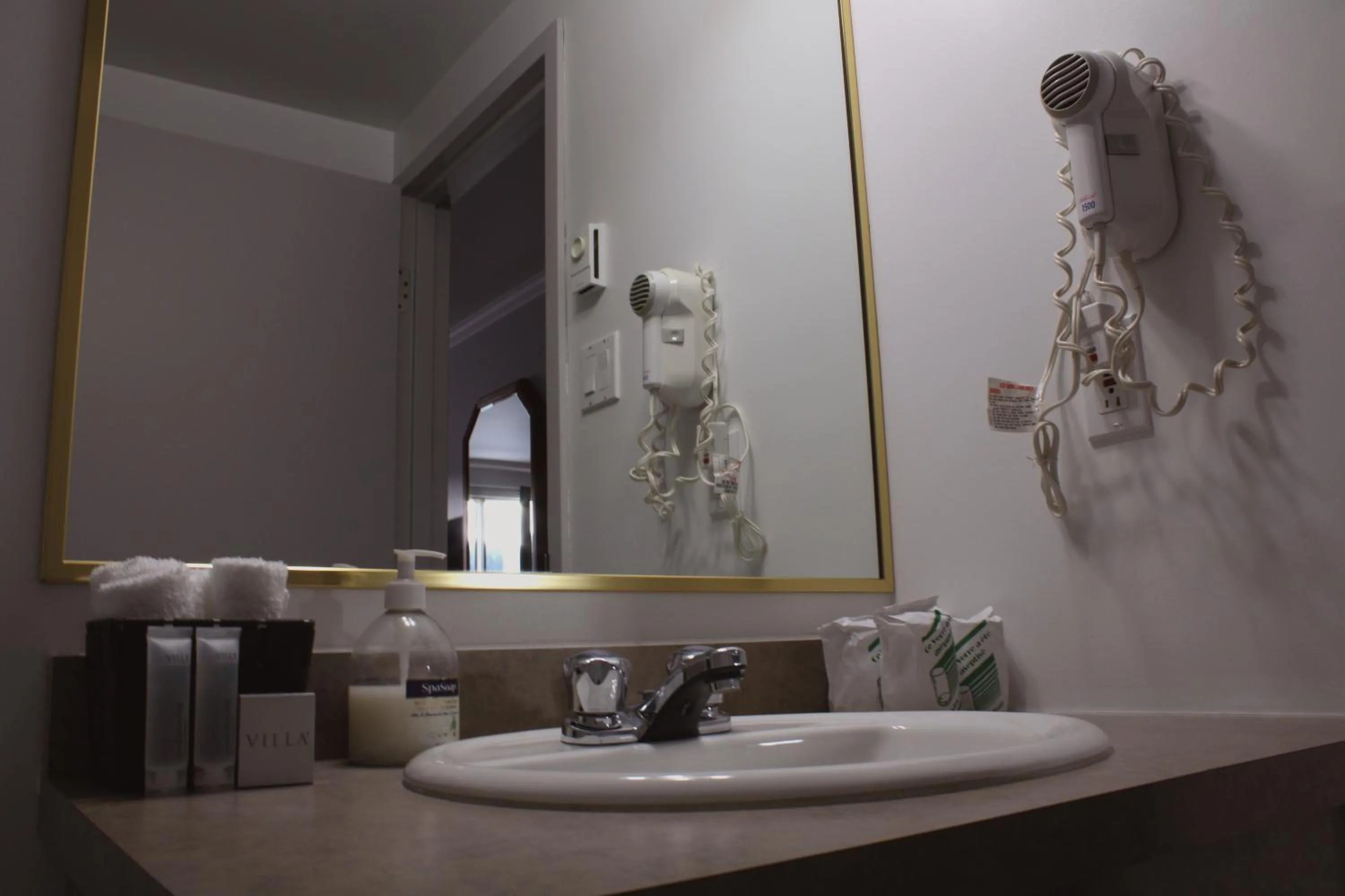 Bathroom in Hôtel Val-des-Sources