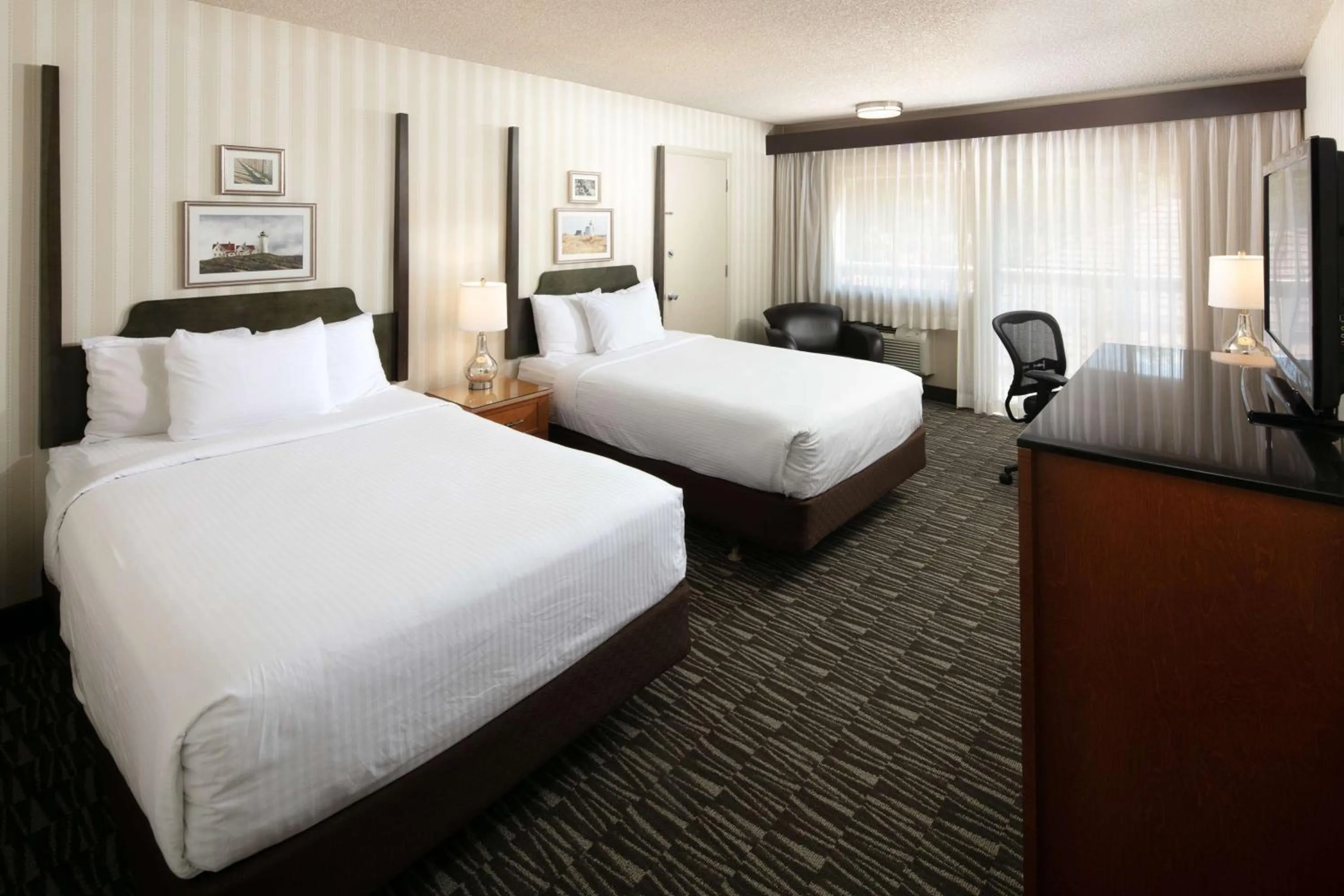 Bedroom, Bed in Red Lion Hotel Bellevue