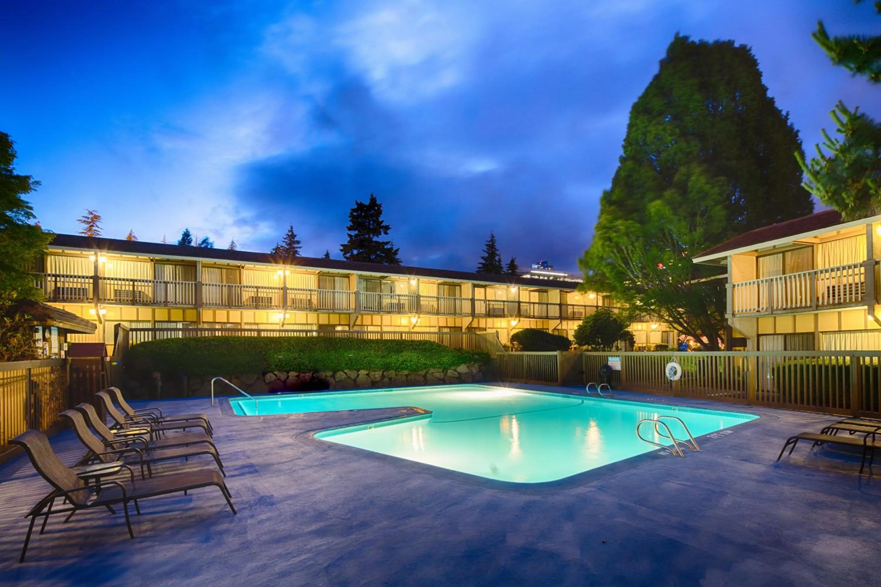 Night in Red Lion Hotel Bellevue