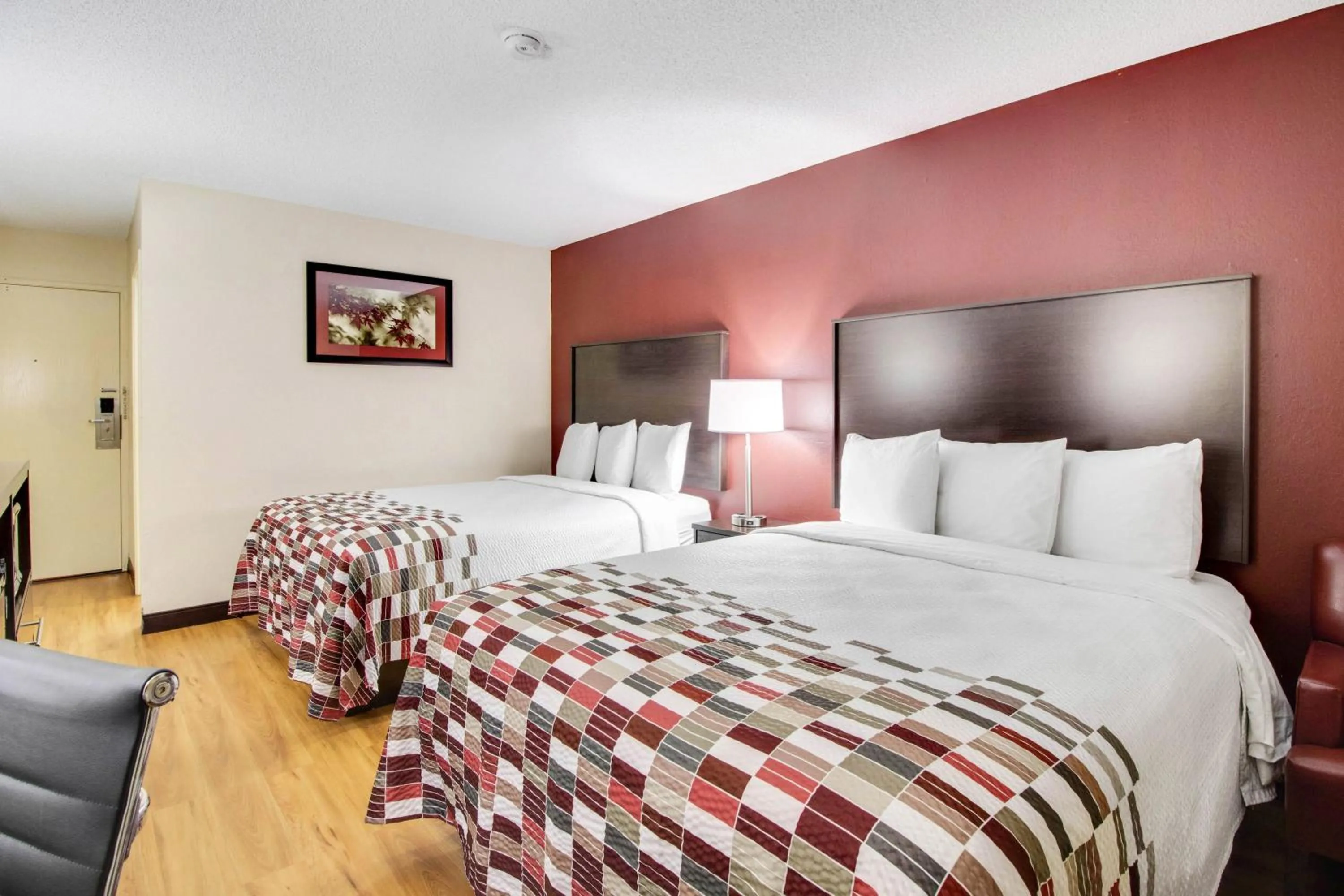 Photo of the whole room, Bed in Red Roof Inn Franklin, KY