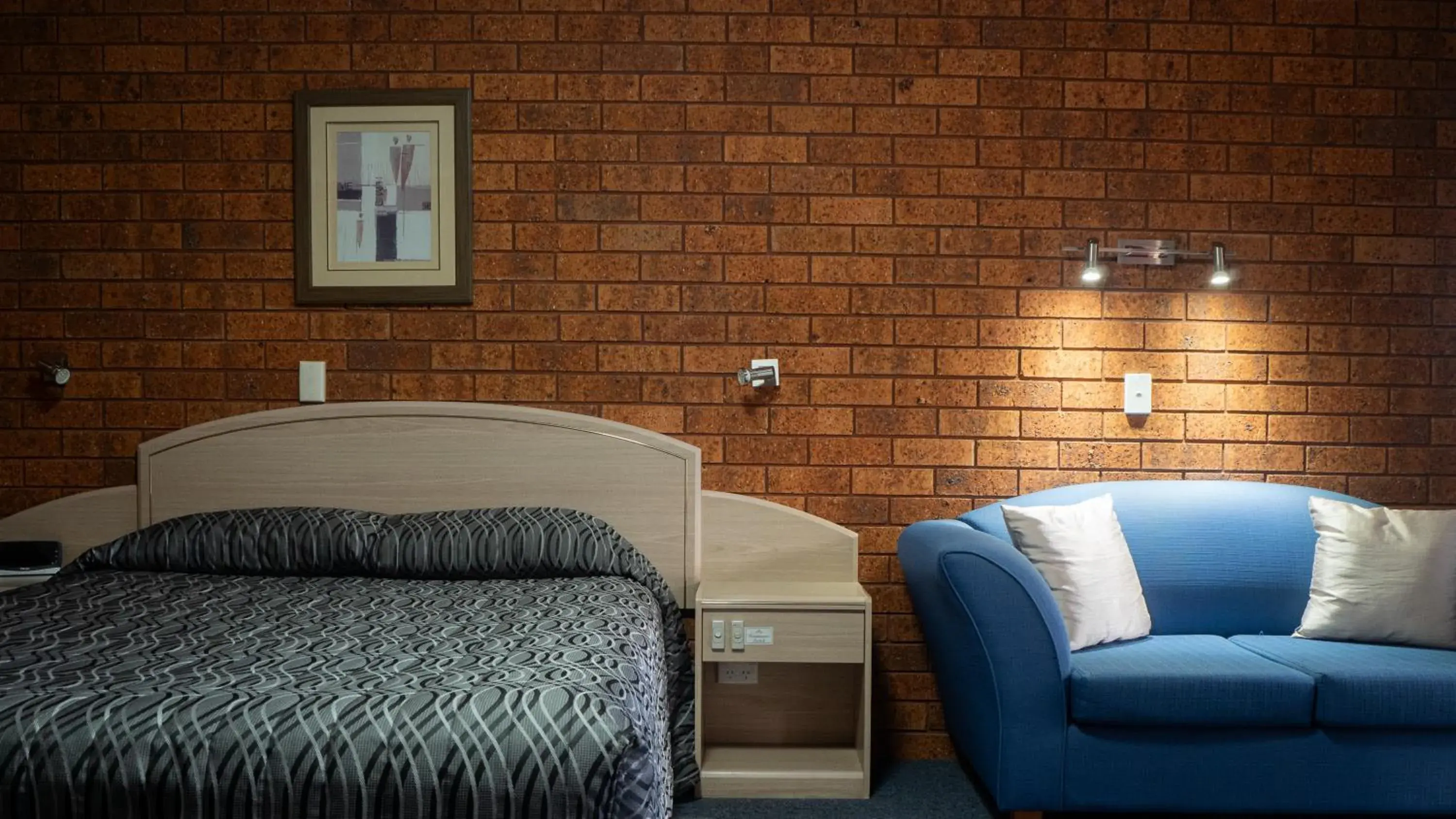 Queen Room - single occupancy - Disability Access in Yambil Inn Queen Room - single occupancy - Disability Access in Yambil Inn