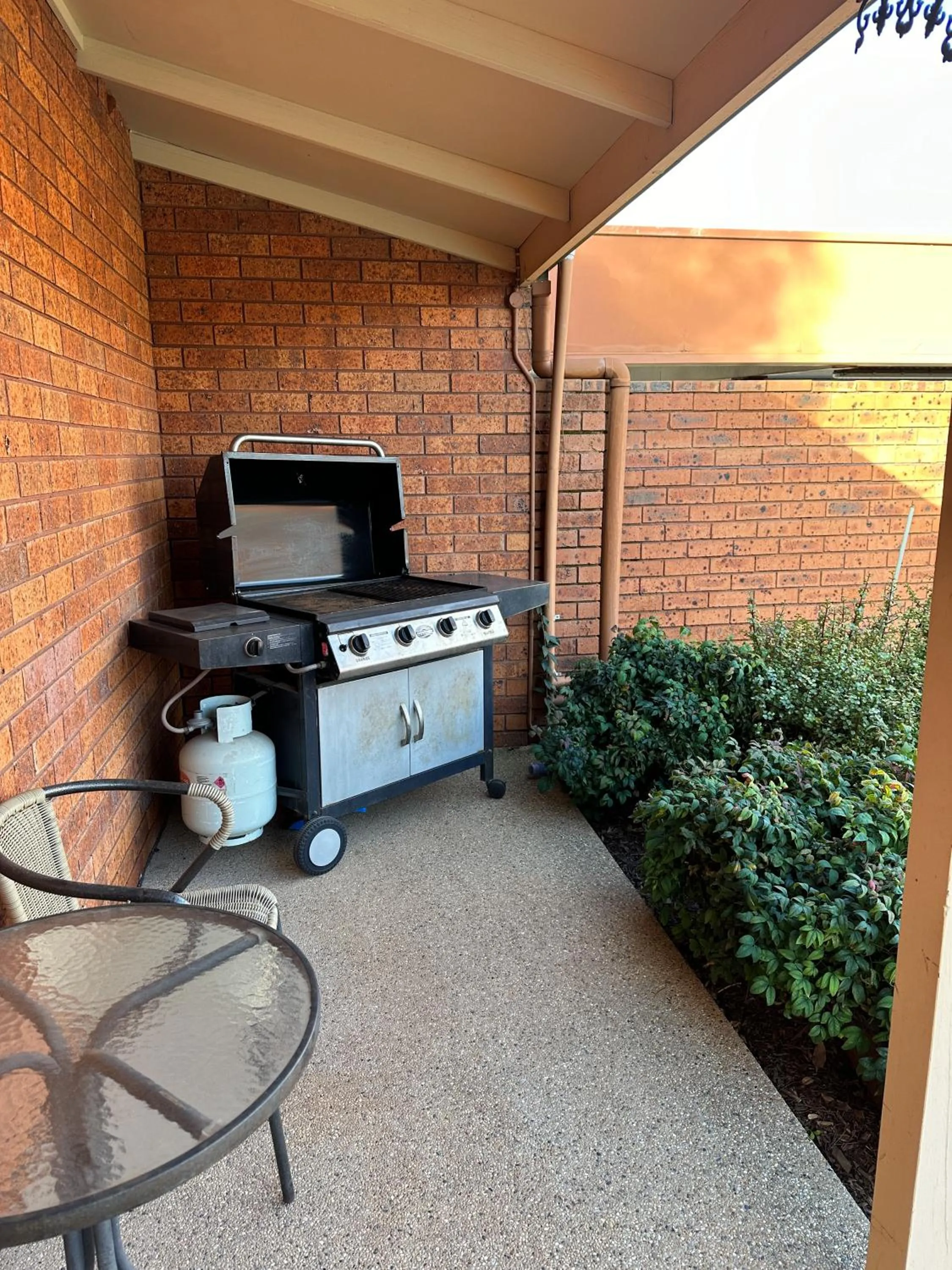BBQ facilities in Yambil Inn