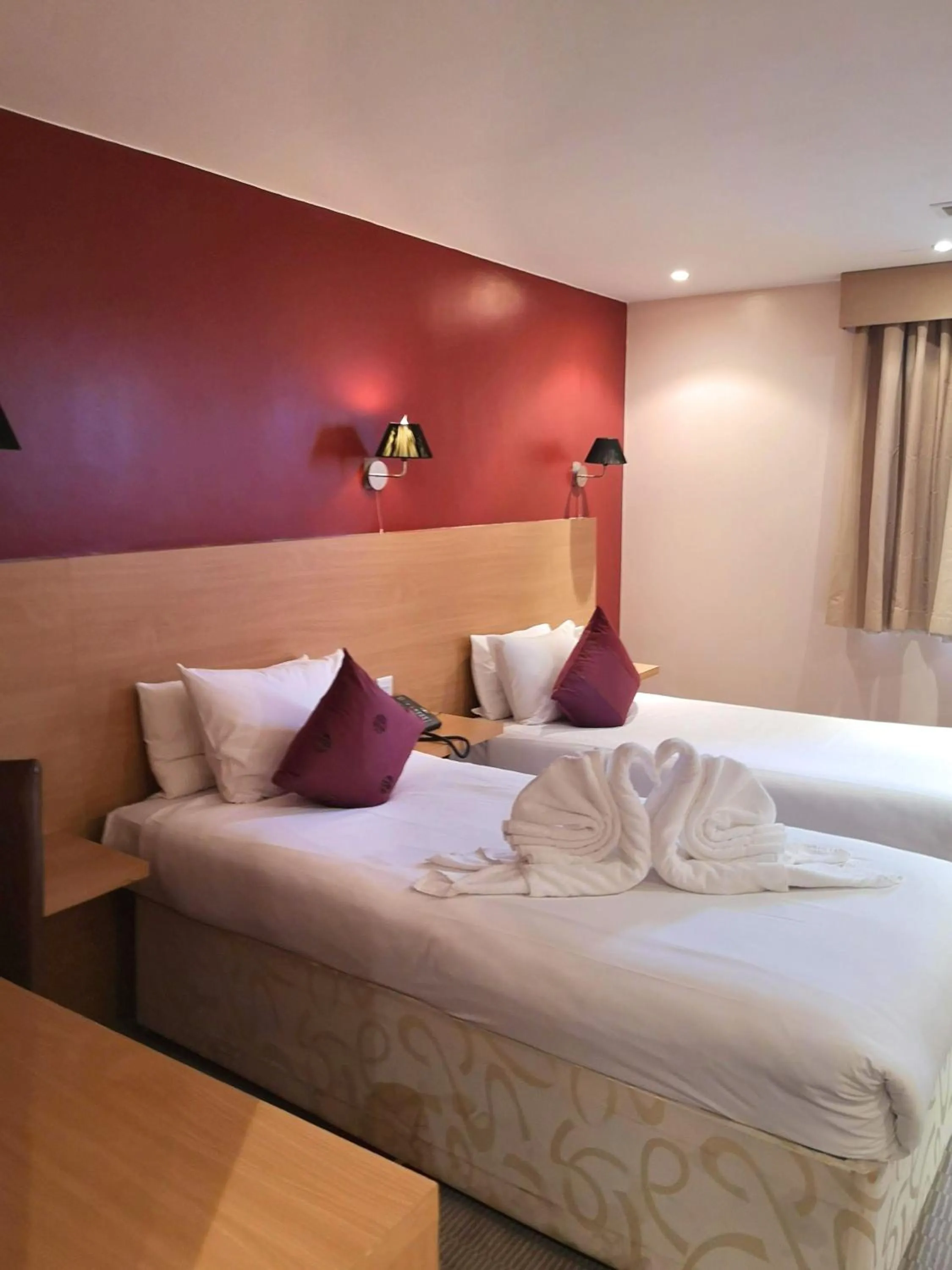 Bedroom, Bed in OYO The Luton Hotel