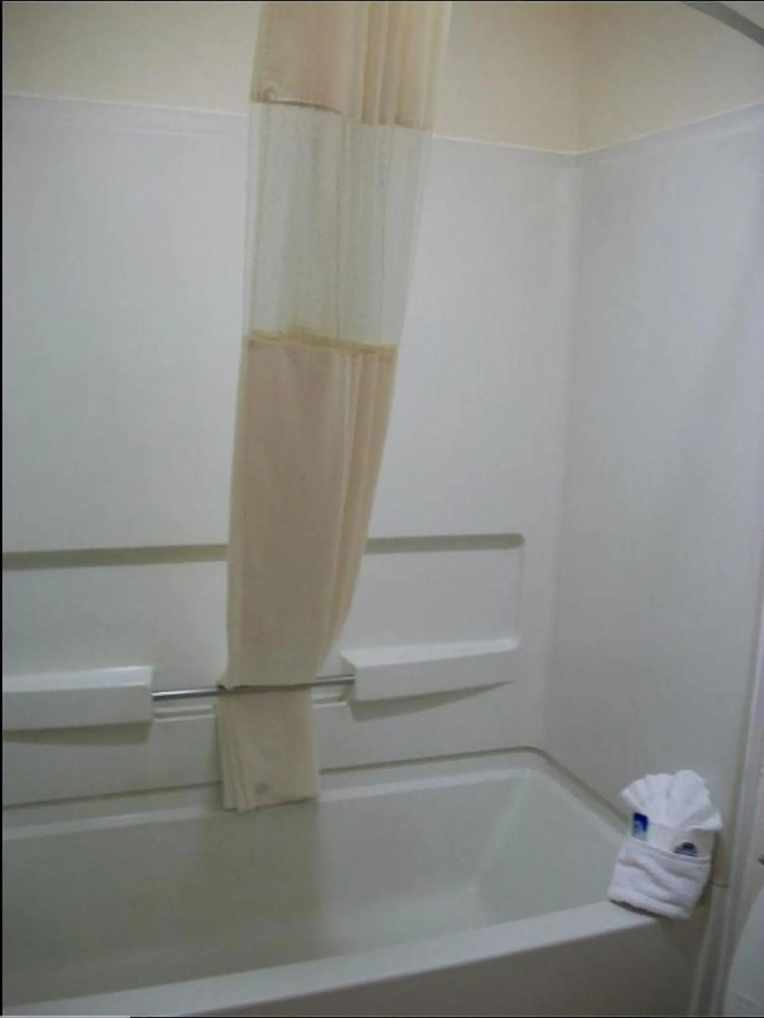 Shower in Americas Best Value Inn Romulus/Detroit Airport