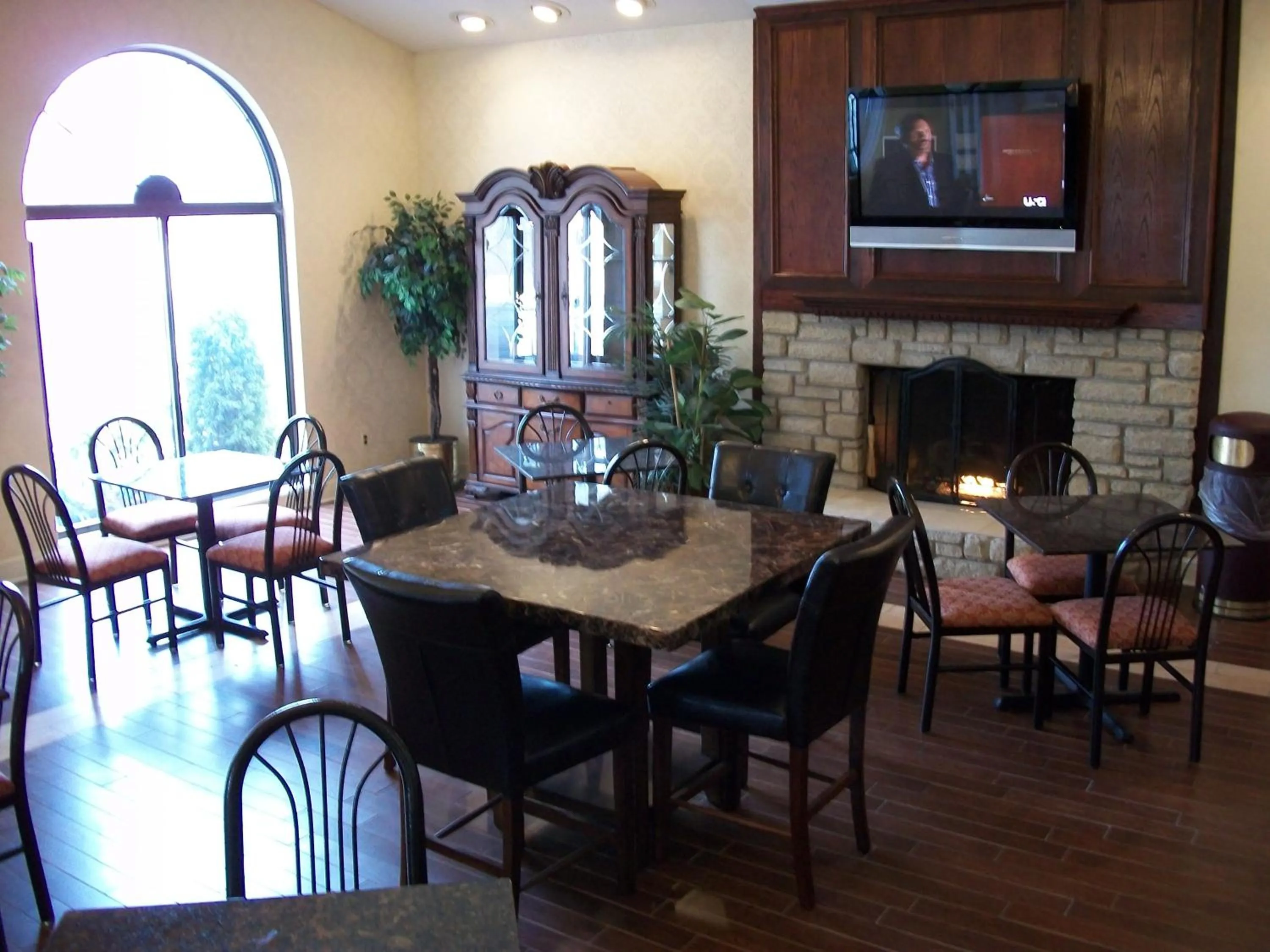 Restaurant/places to eat in Americas Best Value Inn Romulus/Detroit Airport