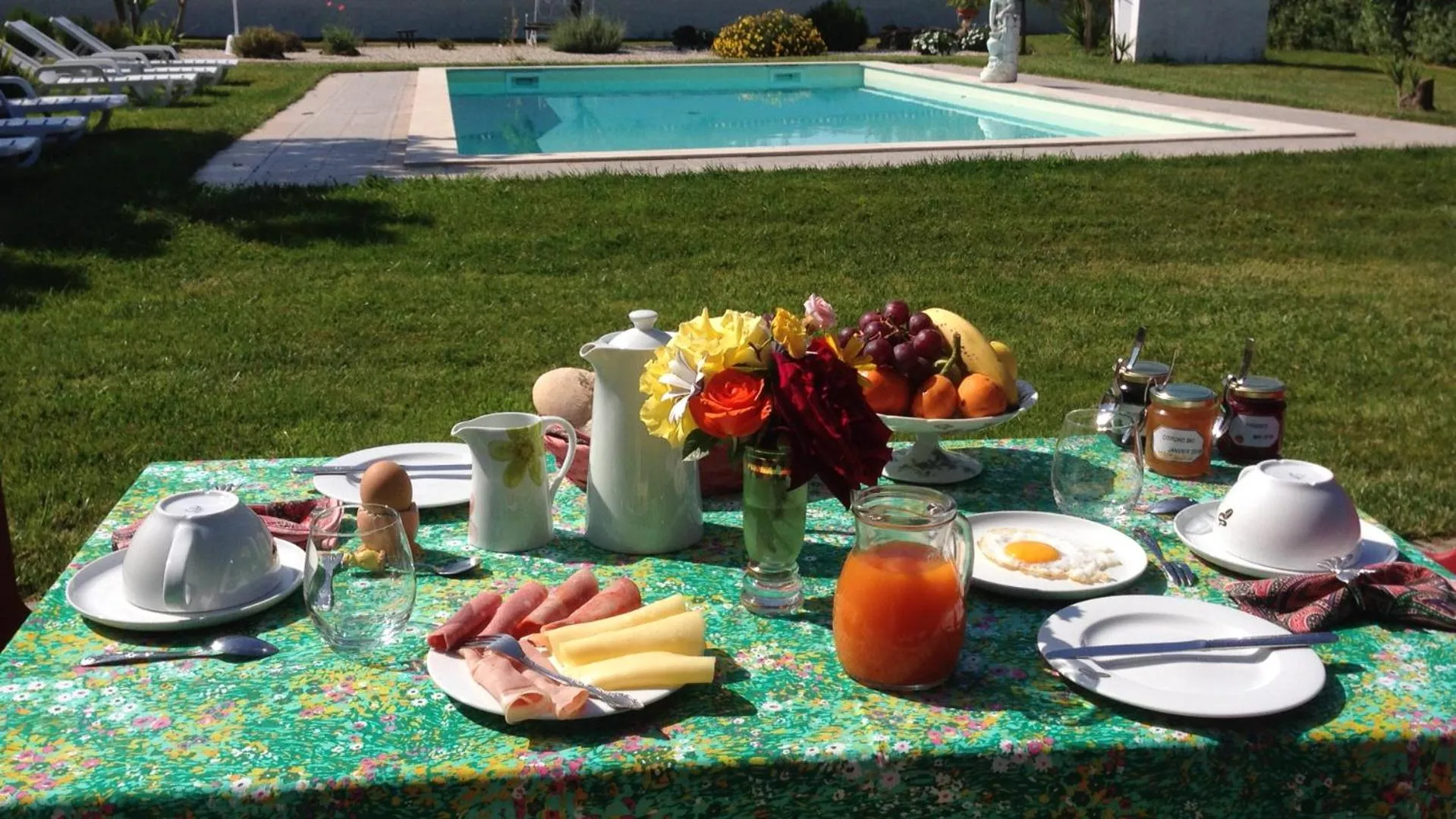 Continental breakfast in Quinta Camargue