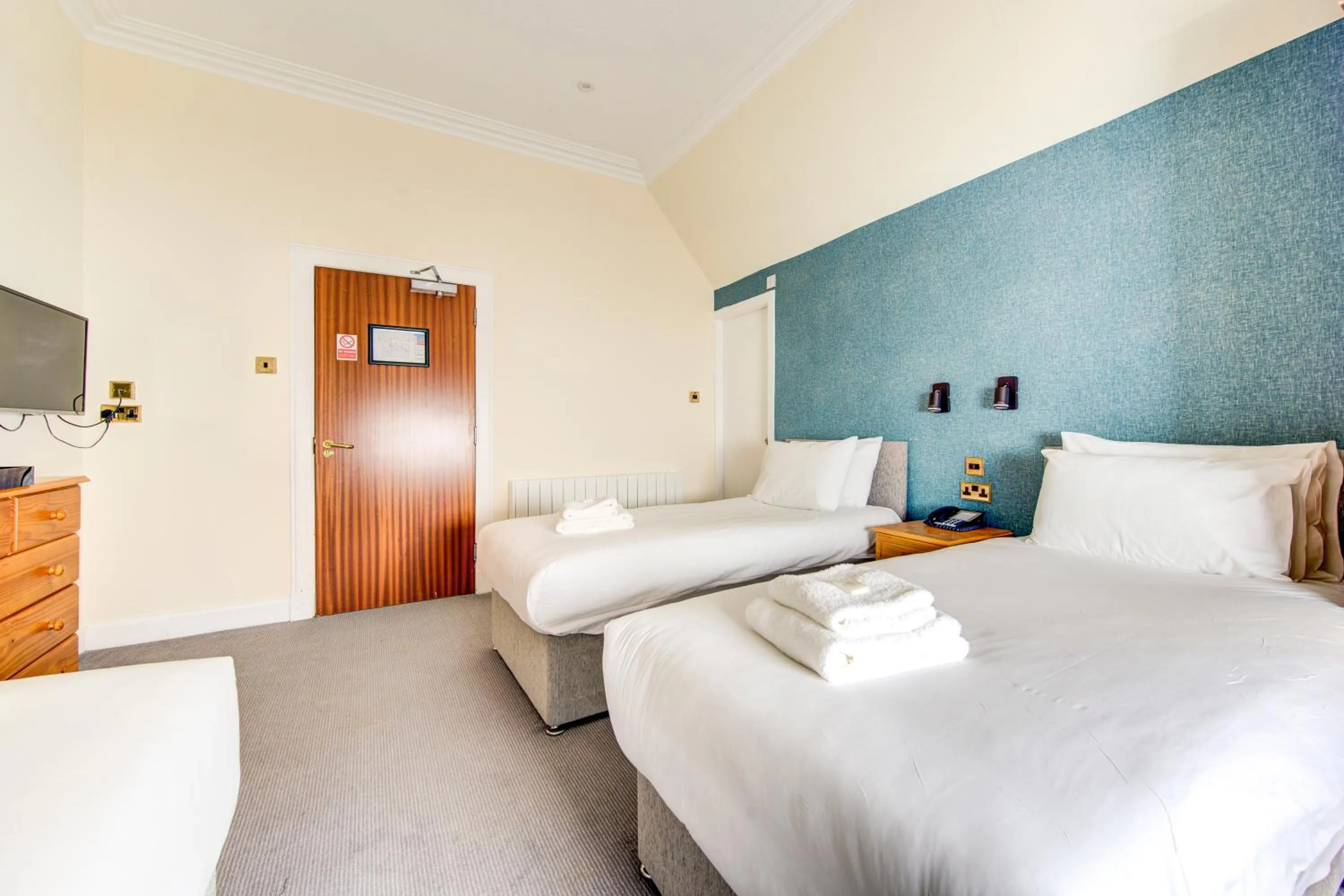 Bed in The Morar Hotel