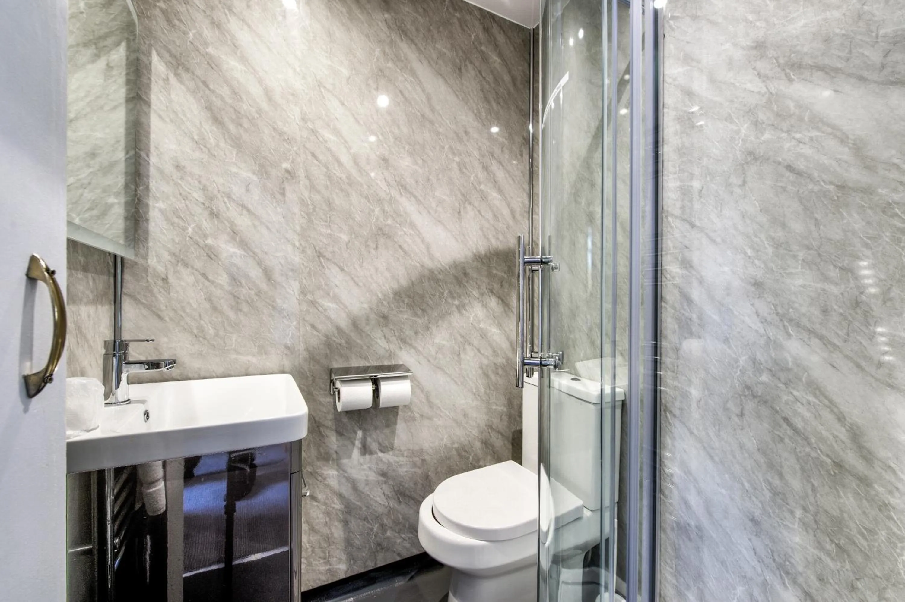 Toilet in The Morar Hotel