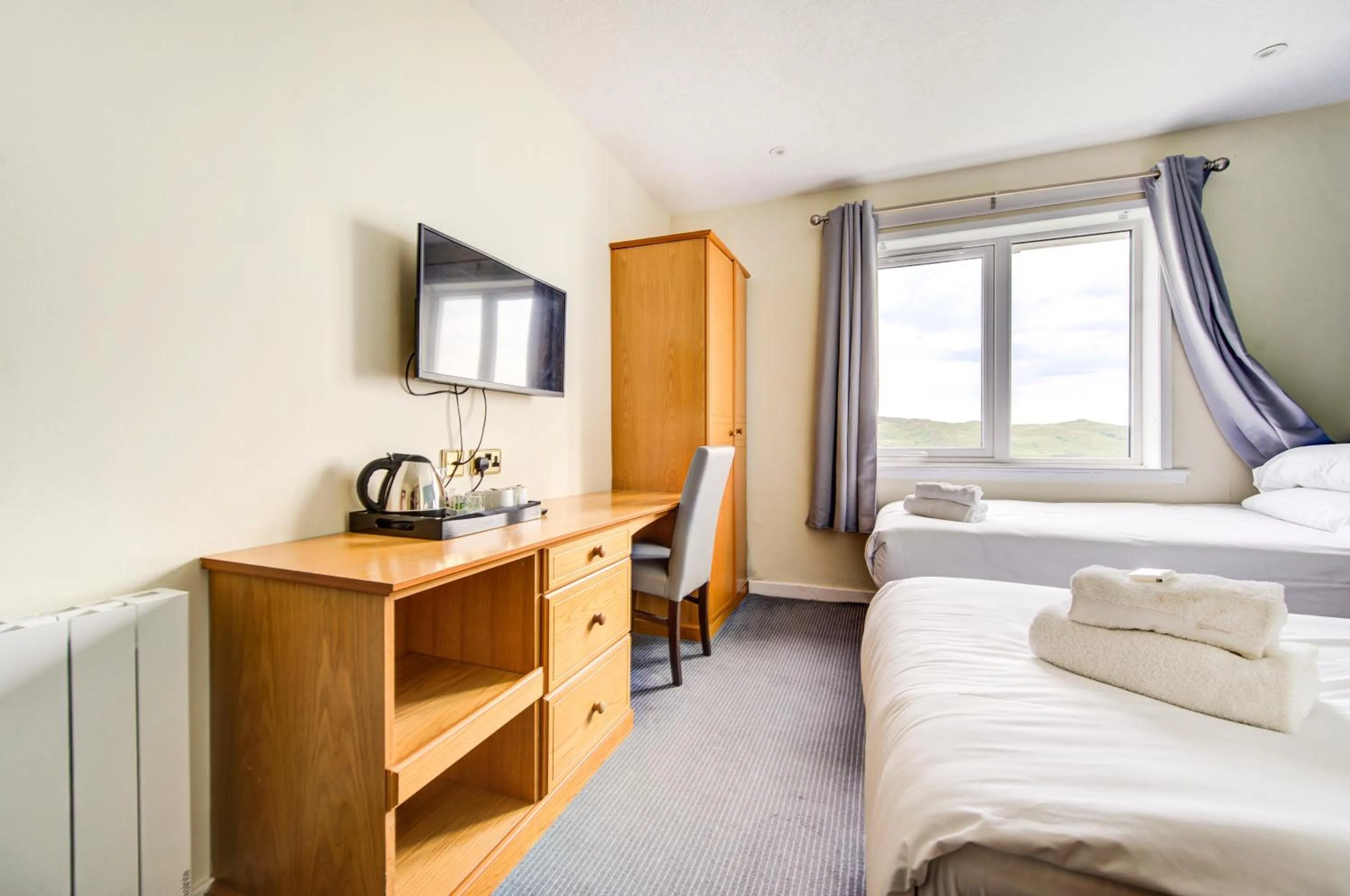 Bed in The Morar Hotel