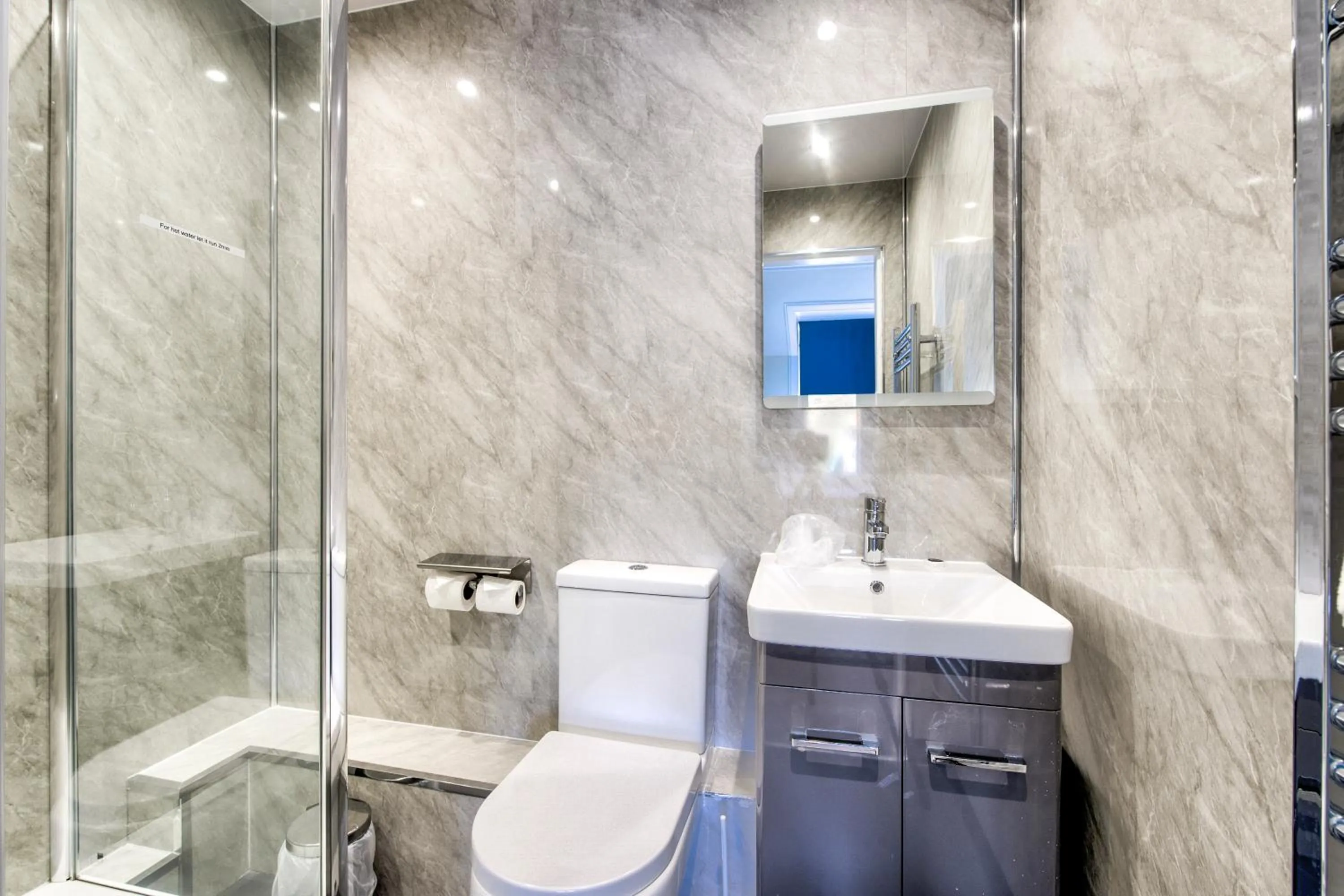 Shower in The Morar Hotel