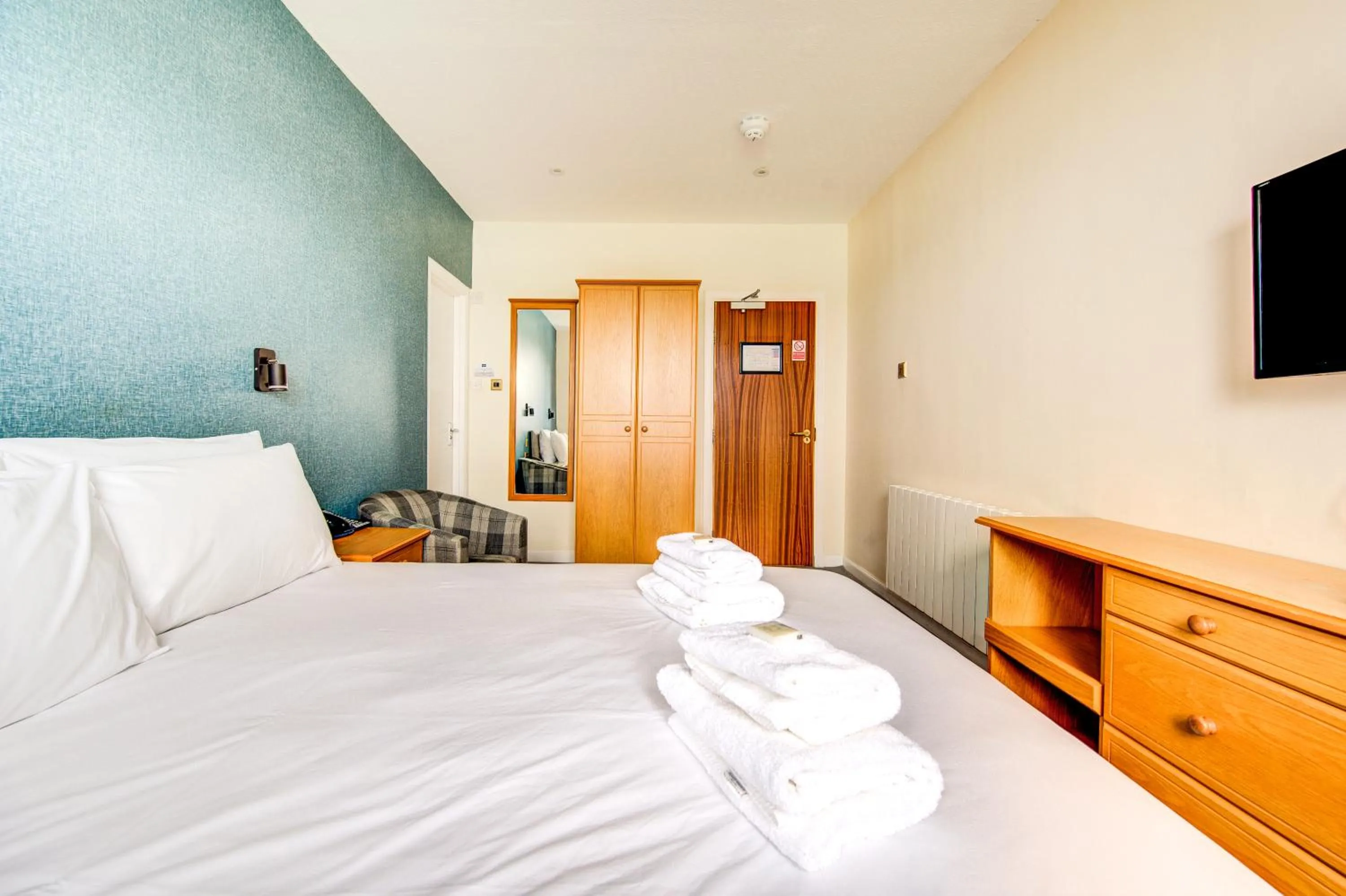 Bed in The Morar Hotel