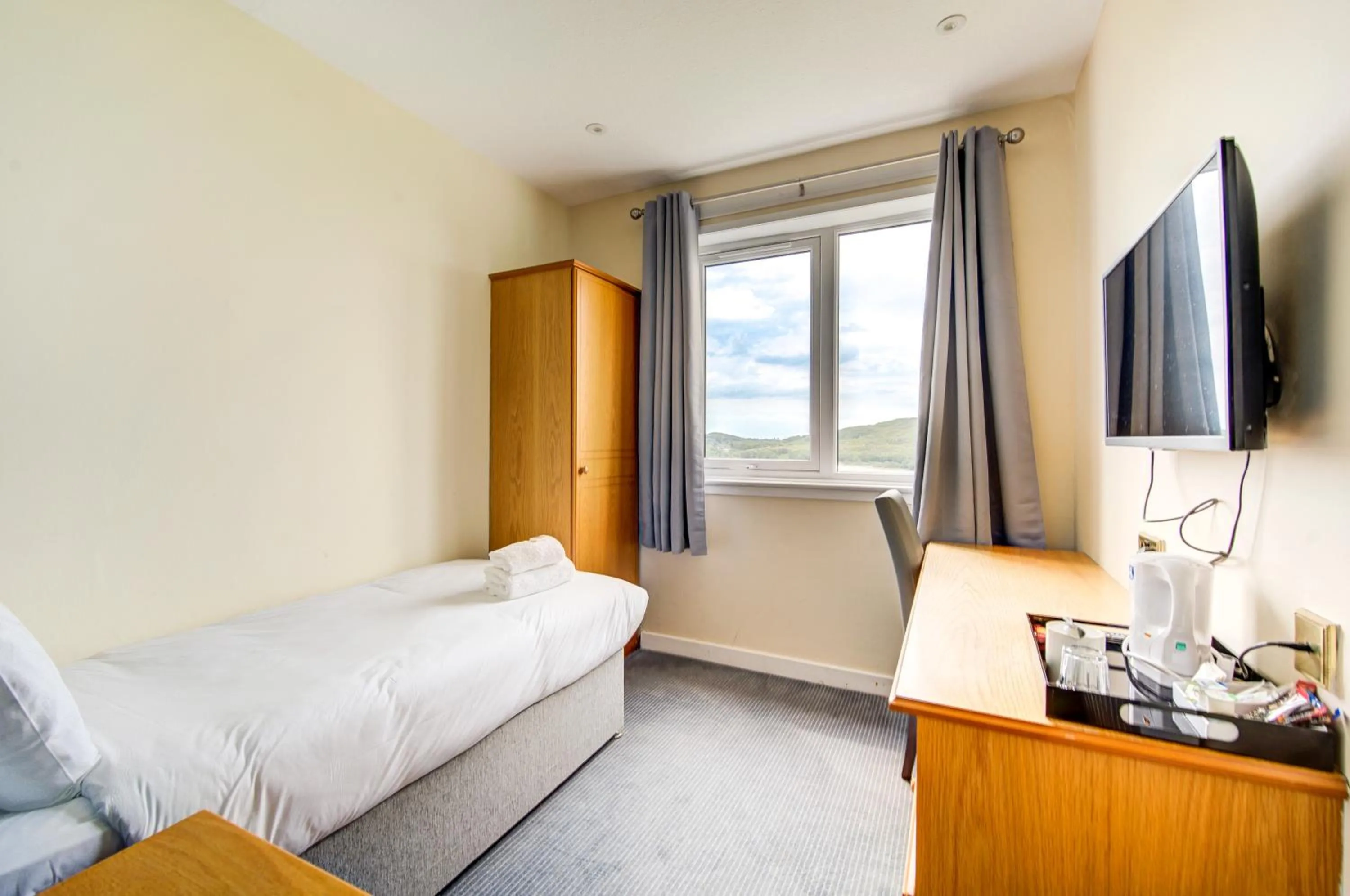 Bed in The Morar Hotel