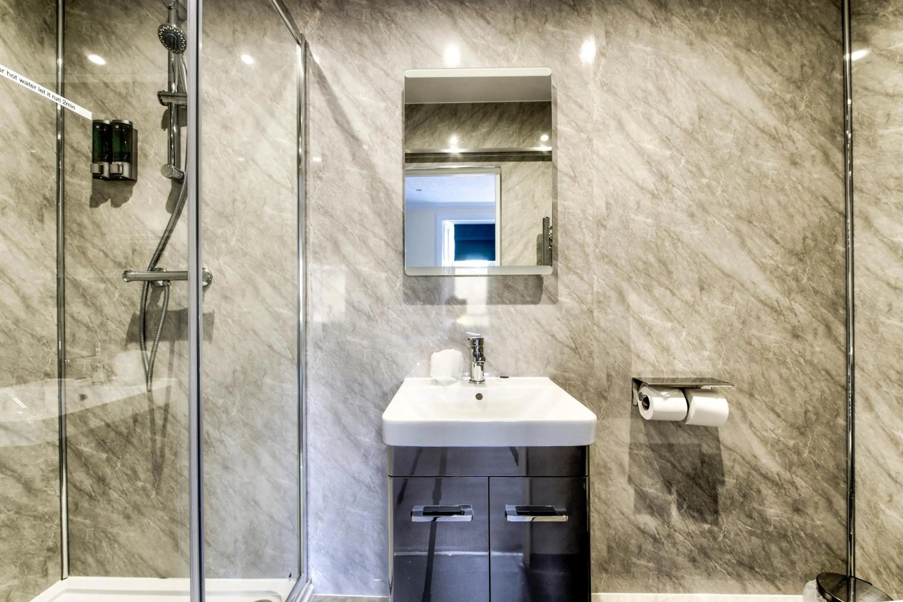 Shower in The Morar Hotel