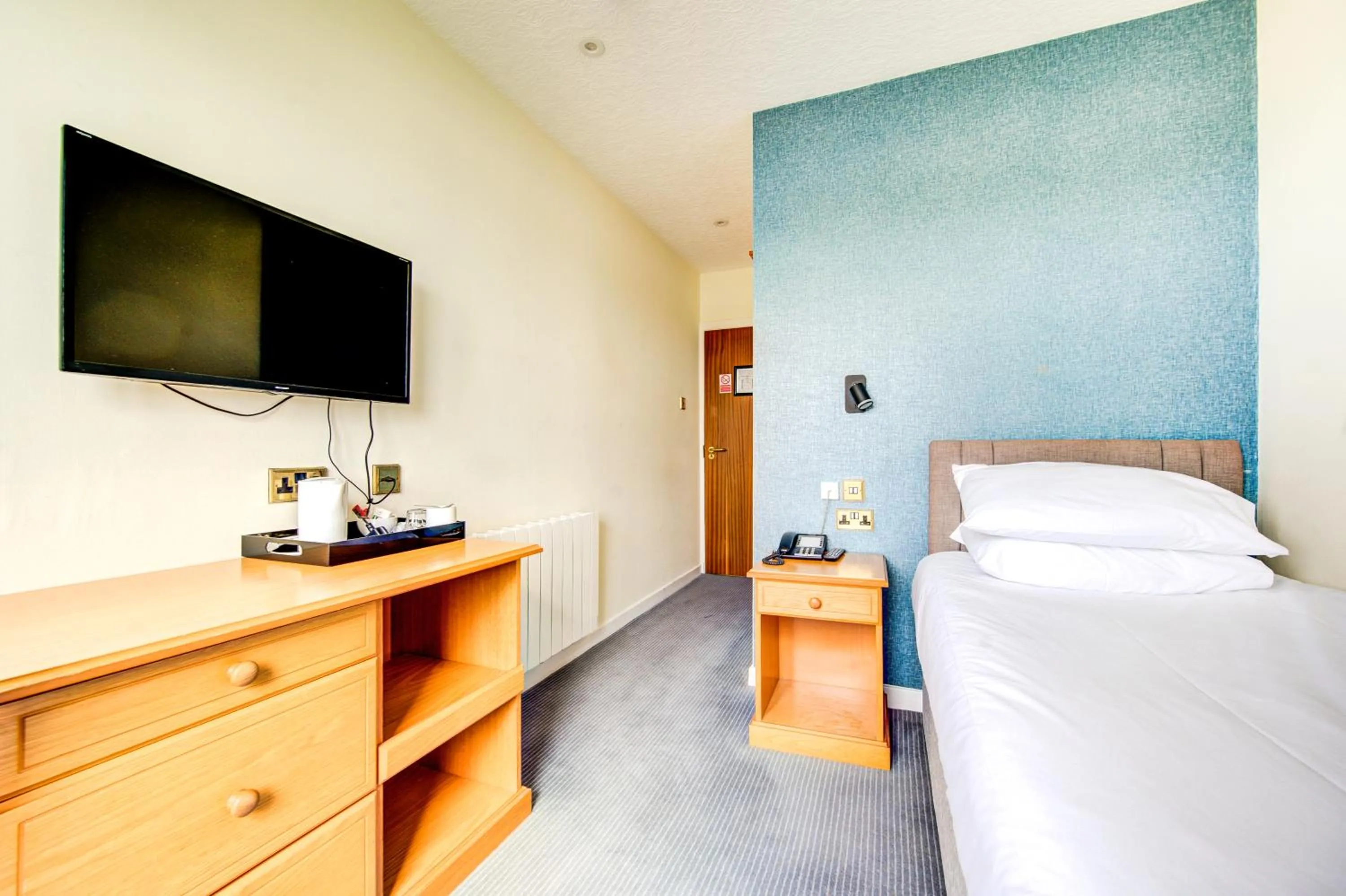 Bed in The Morar Hotel