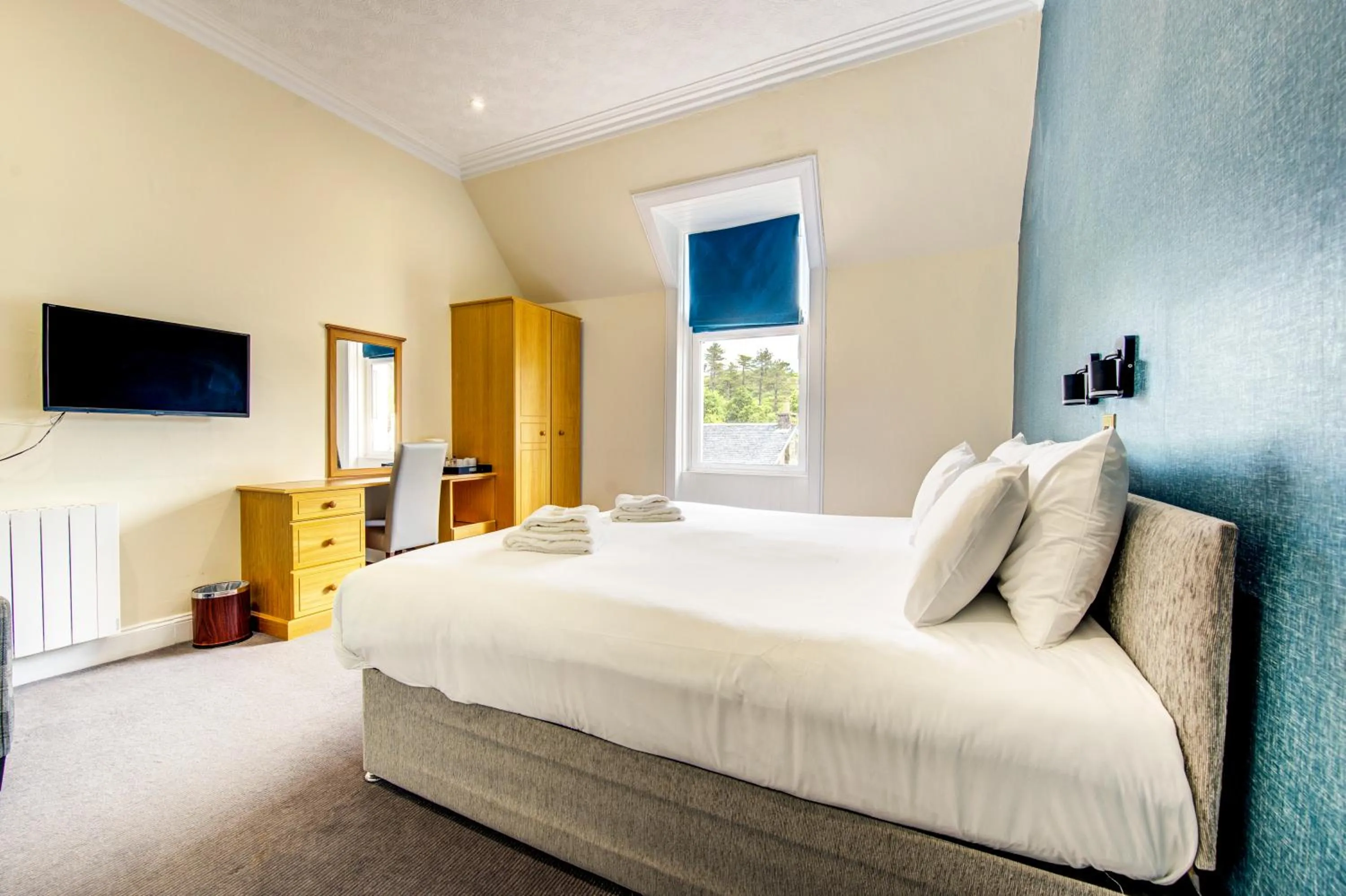 Bed in The Morar Hotel