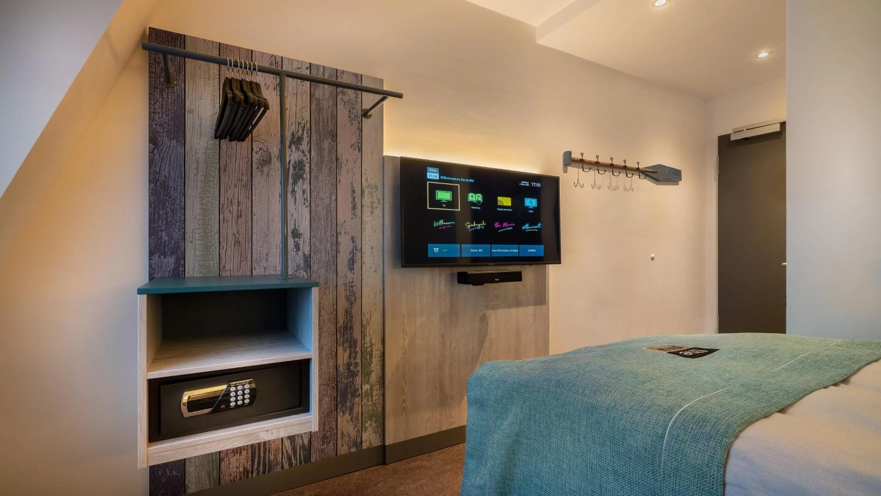 Photo of the whole room, Bed in Holiday Inn - the niu, Rig Lübeck by IHG